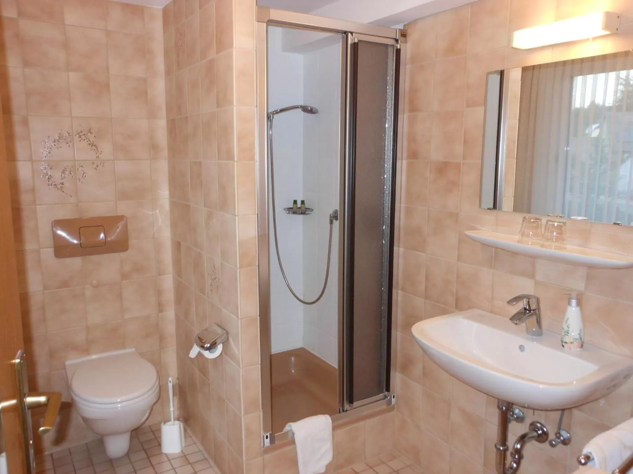 Bathroom in Westfalenhof Garni