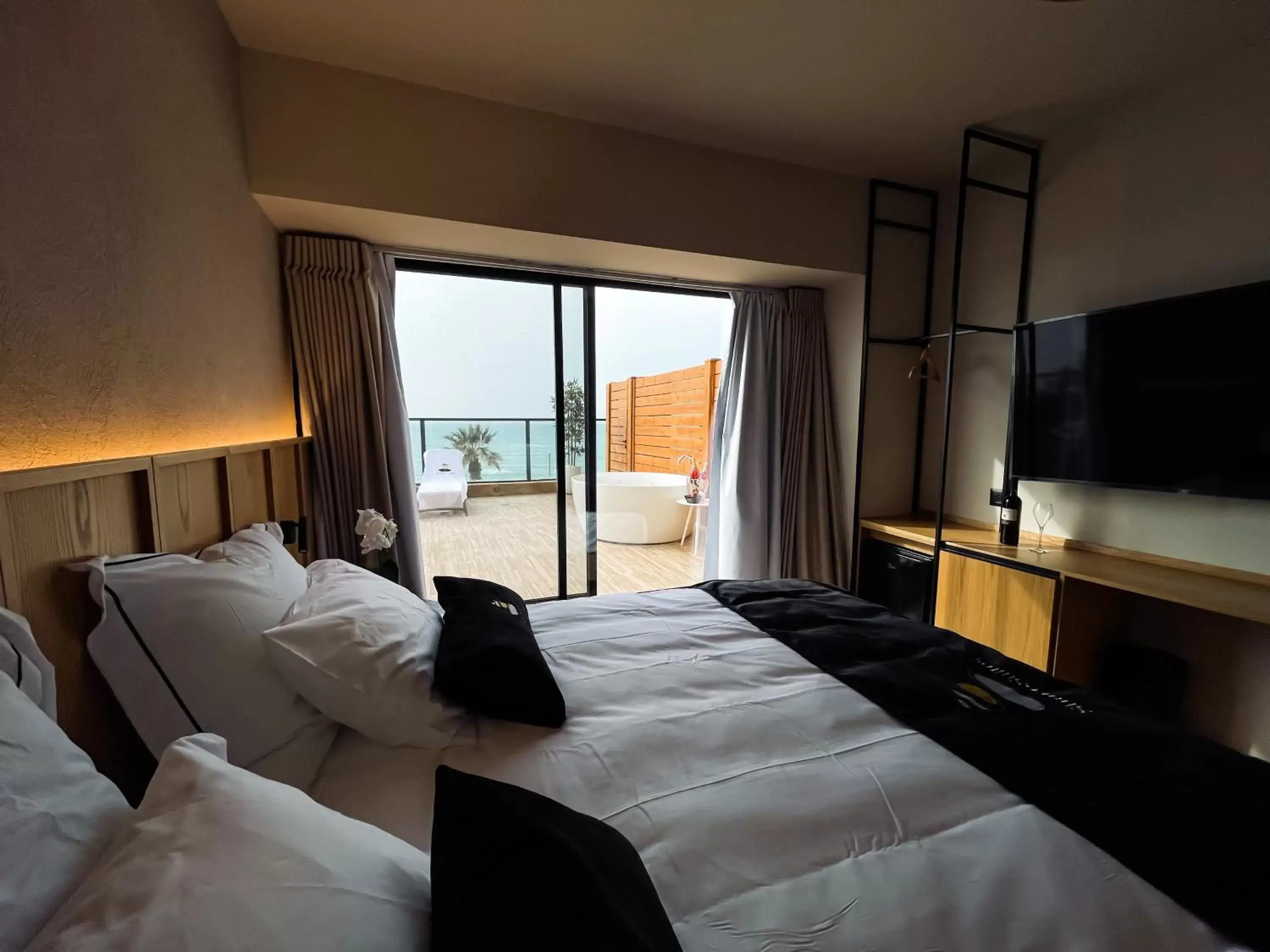 Bed in Share Suites Hotel Bat-Yam