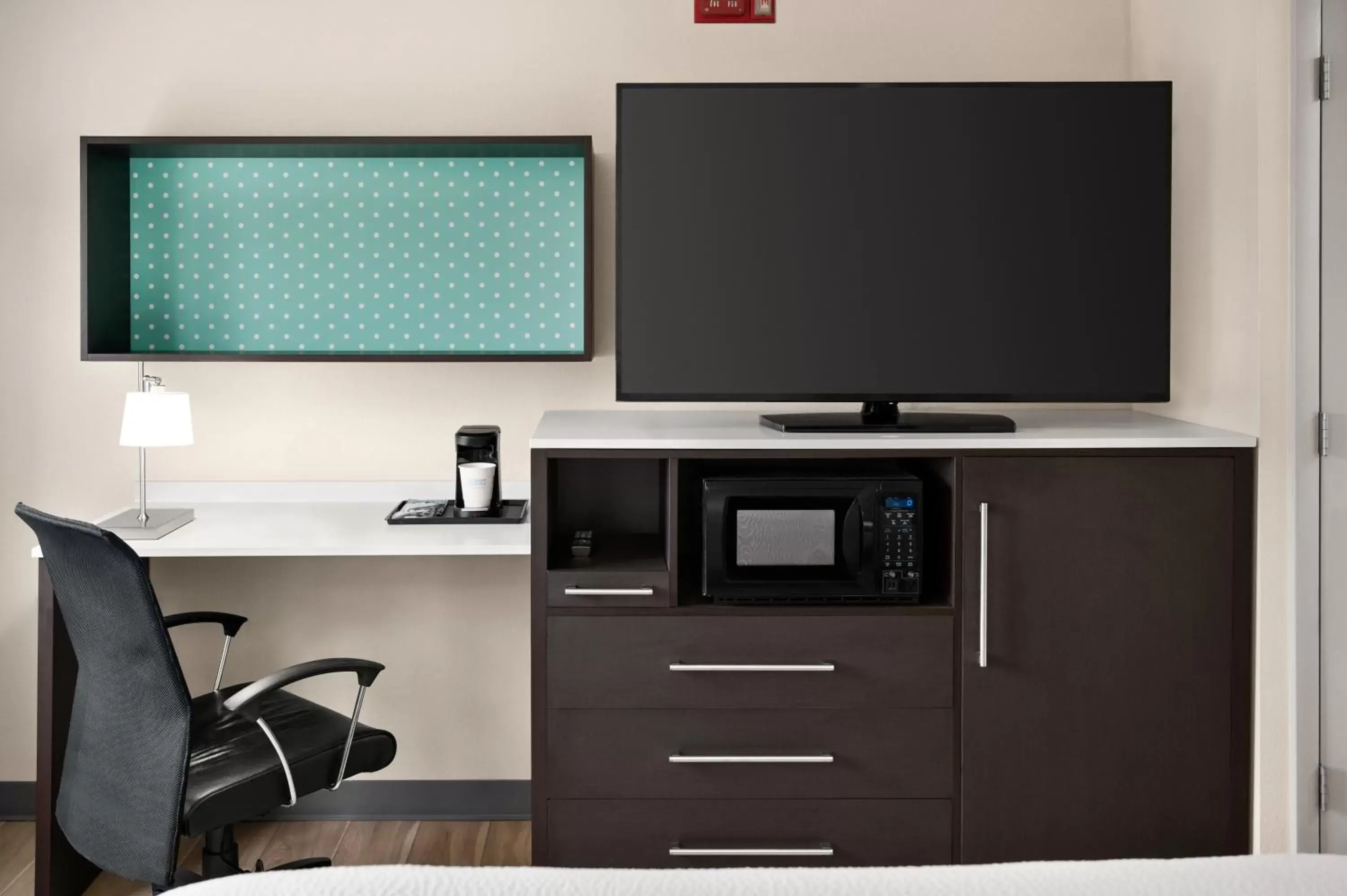 TV and multimedia, TV/Entertainment Center in La Quinta Inn by Wyndham Columbus Dublin