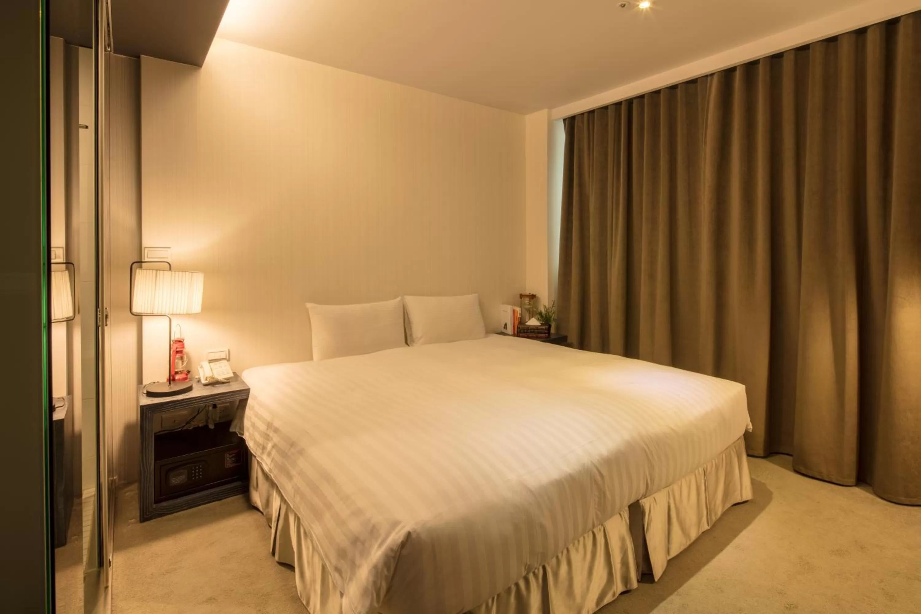 Photo of the whole room, Bed in Finders Hotel-Fu Qian