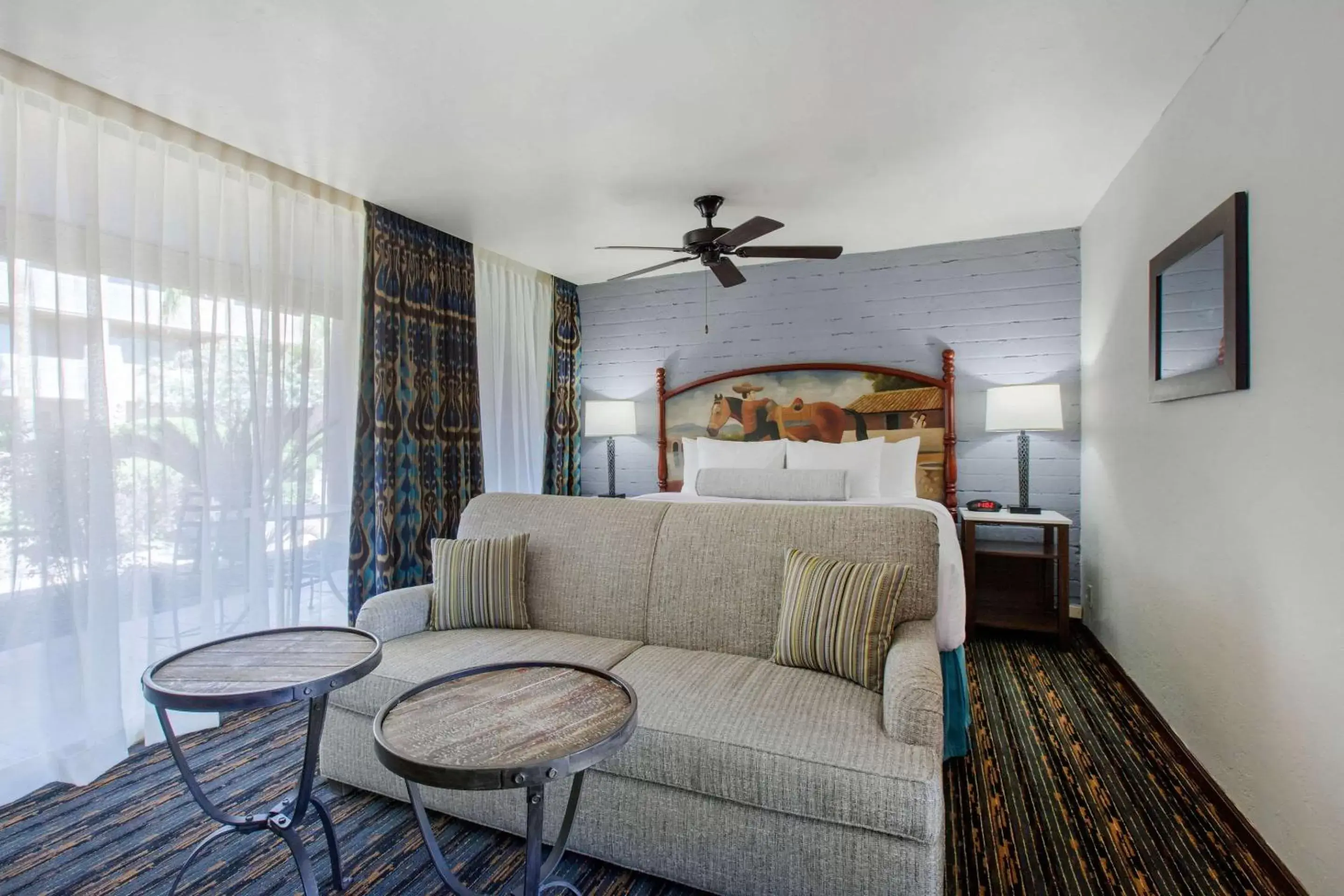 Photo of the whole room, Seating Area in La Posada Lodge & Casitas, Ascend Hotel Collection