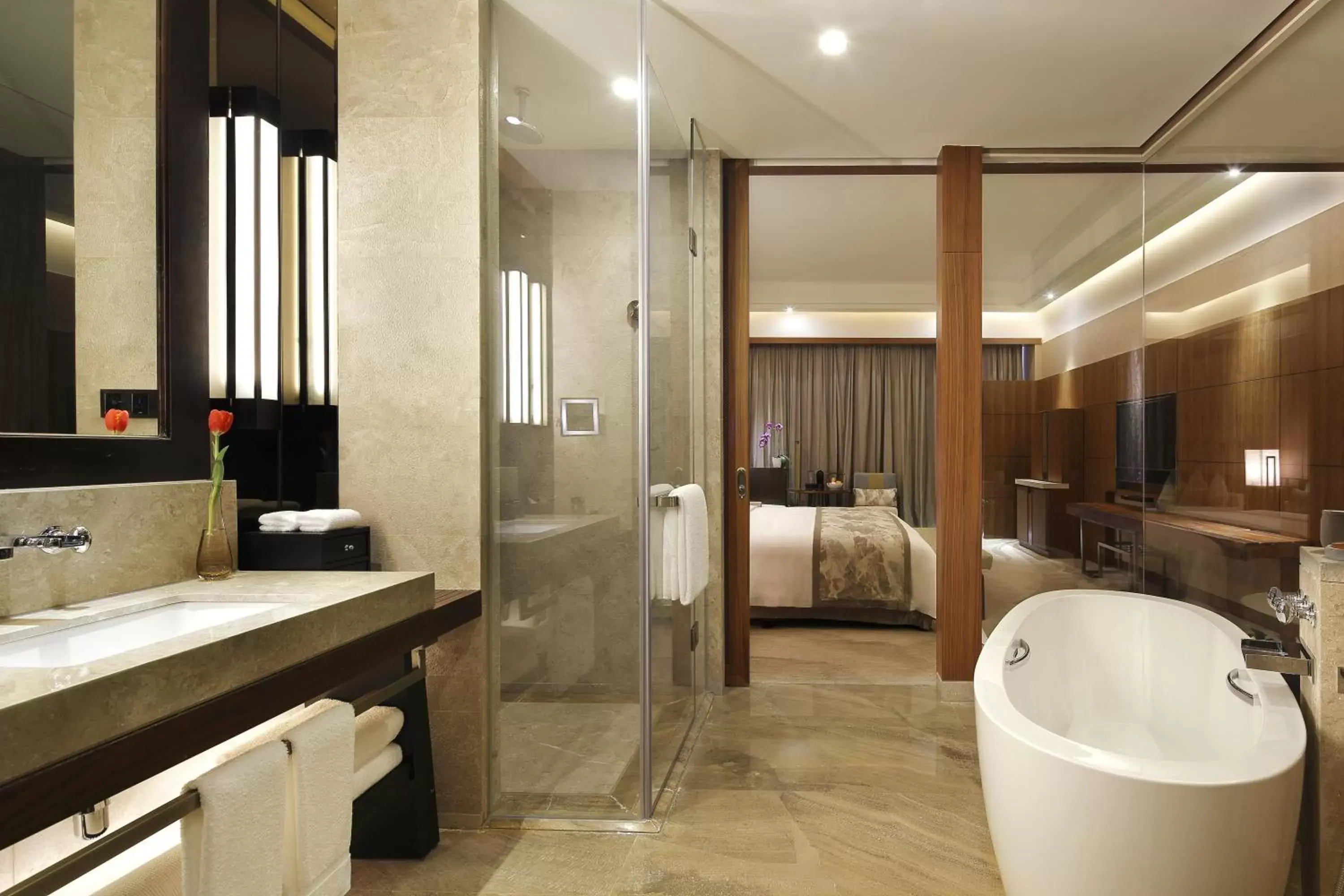 Photo of the whole room, Bathroom in InterContinental Kunming, an IHG Hotel