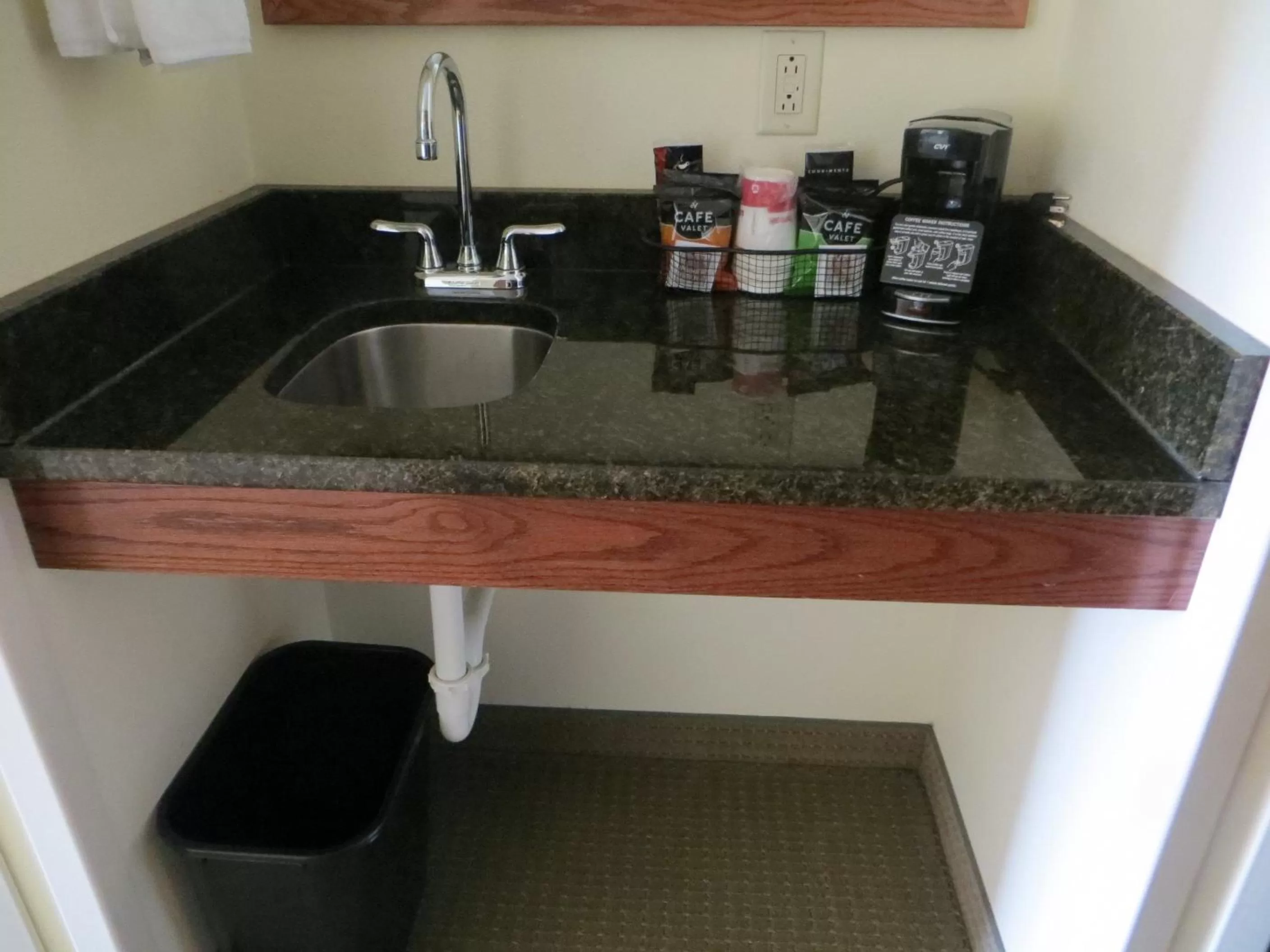 Kitchen or kitchenette in Ramada by Wyndham Wisconsin Dells I-90