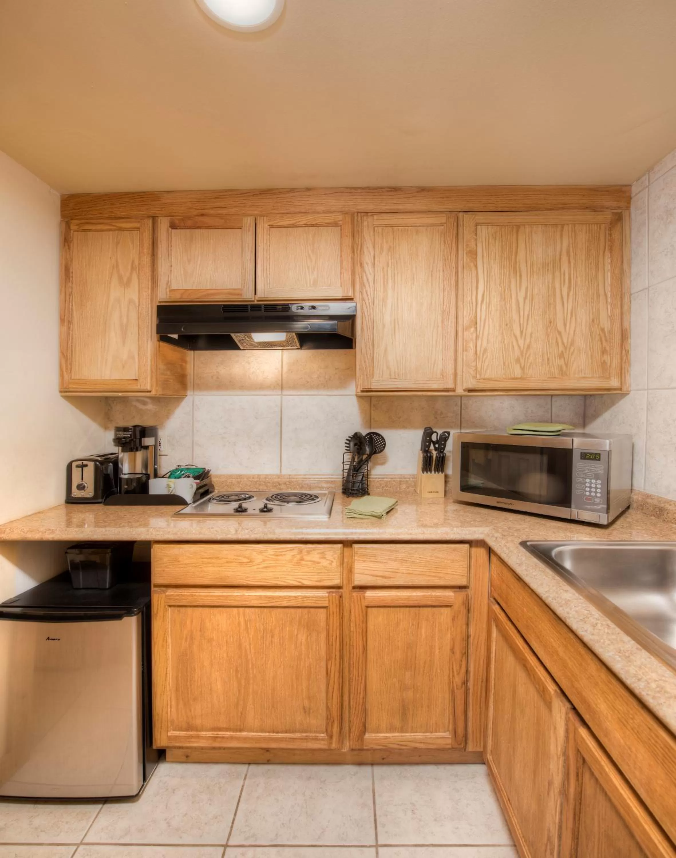 Kitchen or kitchenette in Elk Refuge Inn
