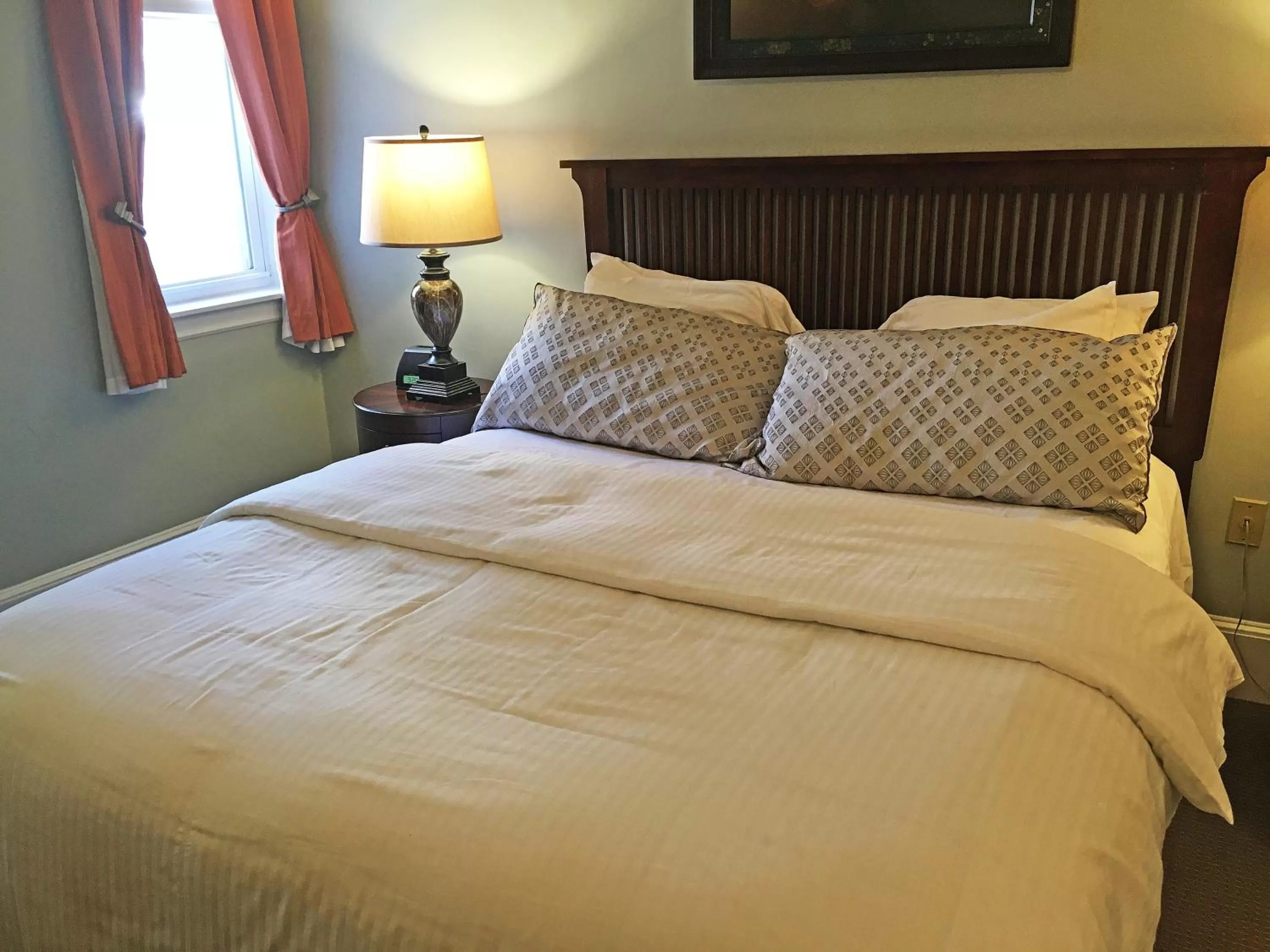 Bed in Morris House Hotel