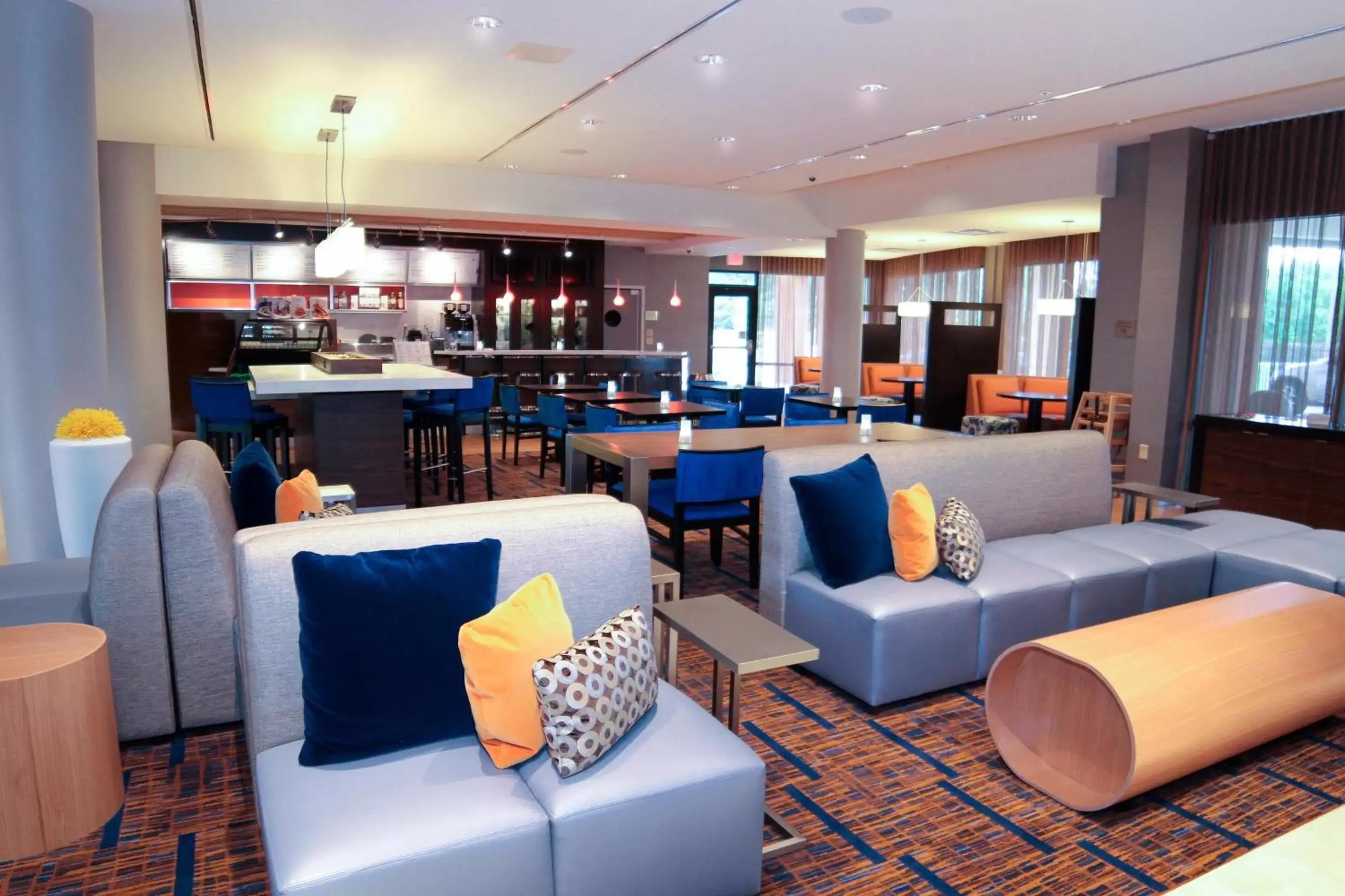 Restaurant/places to eat in Courtyard by Marriott Jackson Airport/Pearl