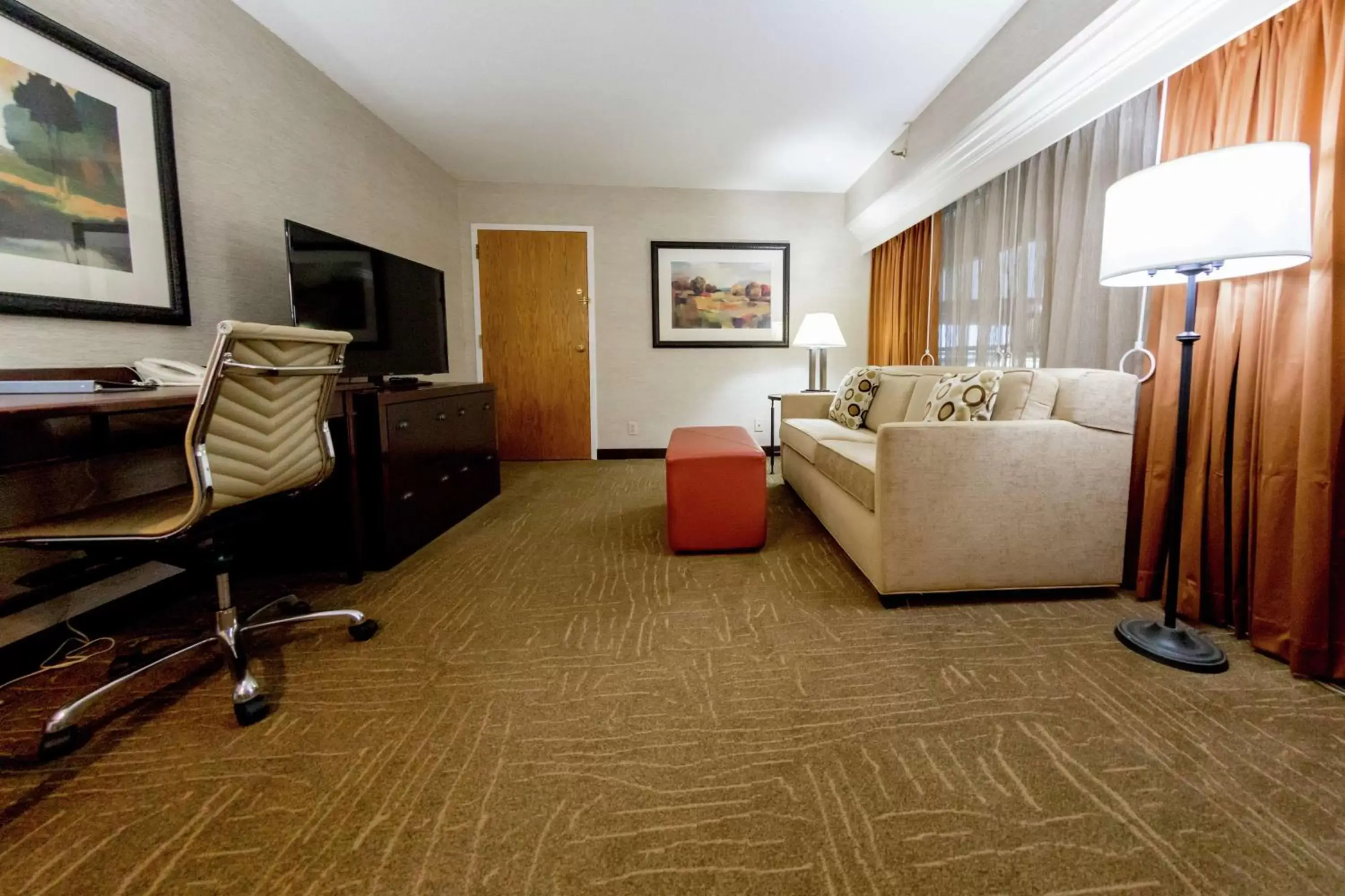 Bedroom, Seating Area in Embassy Suites by Hilton Lexington Green