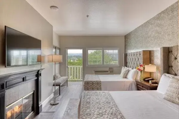 Bed in Geyserville Inn Bed in Geyserville Inn