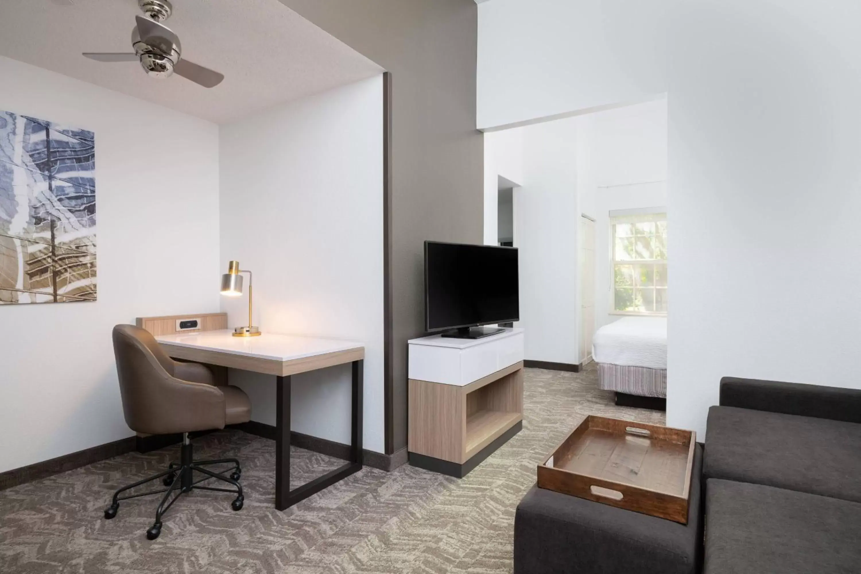 Living room, TV/Entertainment Center in SpringHill Suites by Marriott Williamsburg
