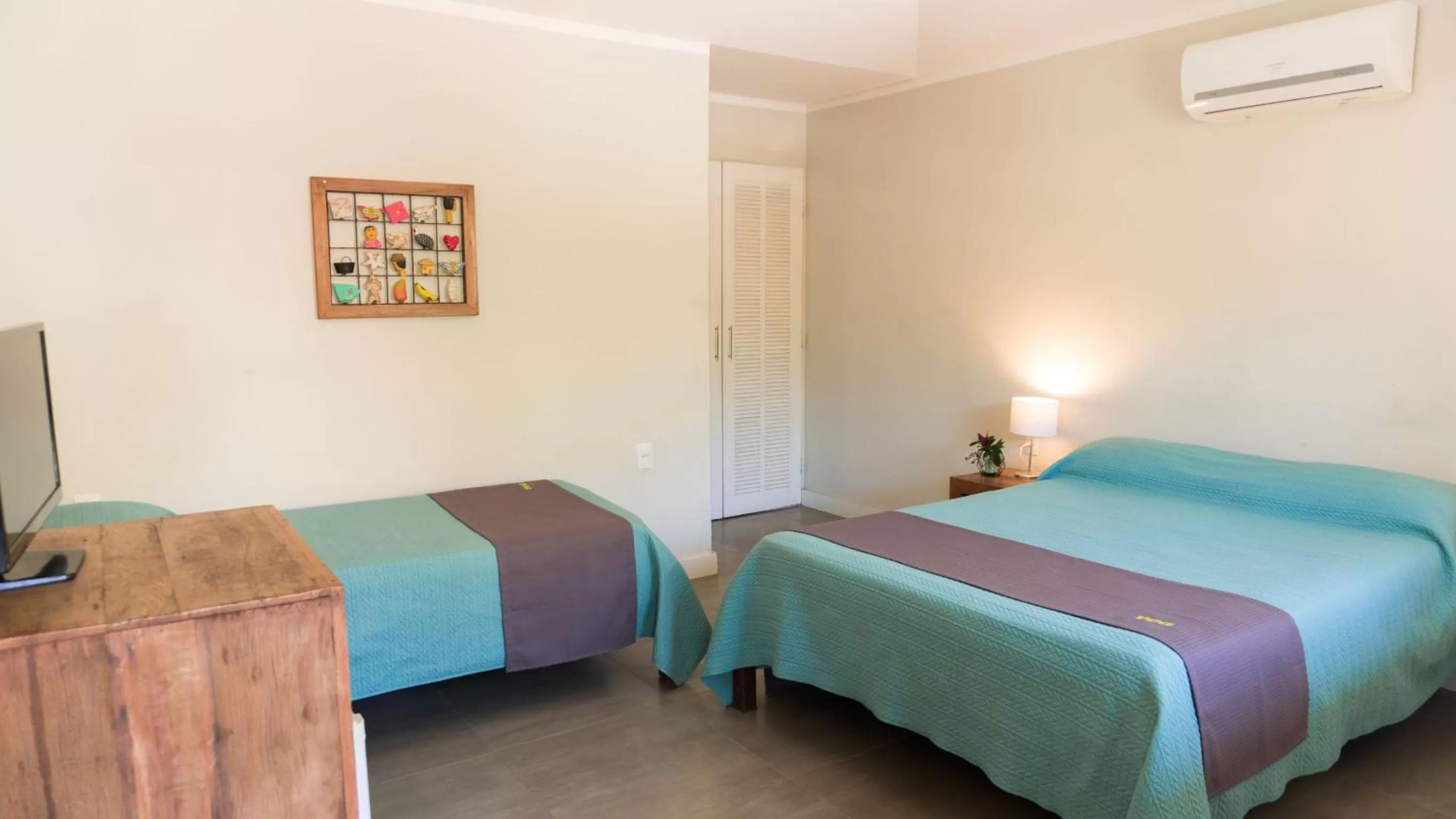 Photo of the whole room, Bed in Pousada Tartaruga