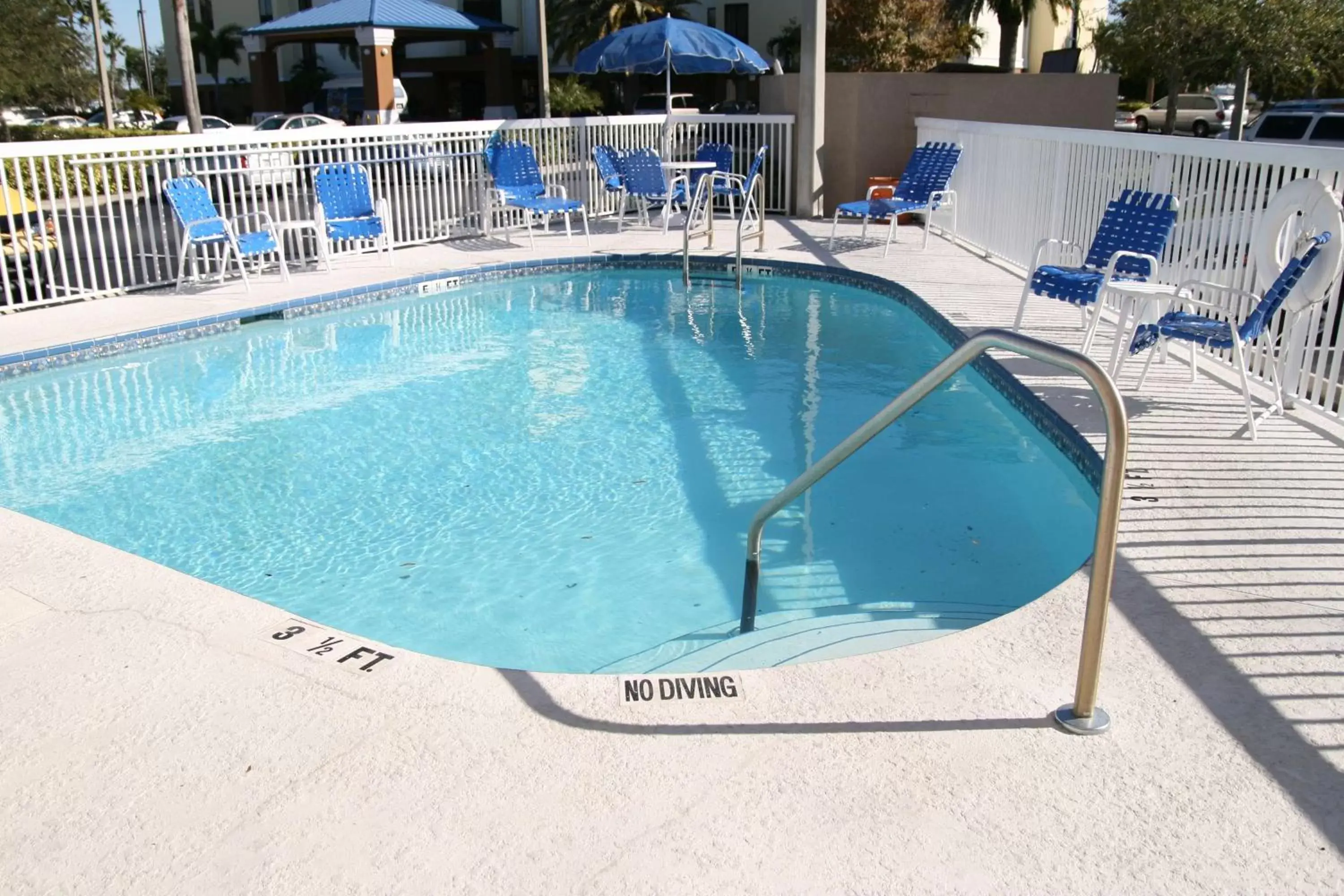 Pool view, Swimming Pool in Hampton Inn Tampa-Rocky Point