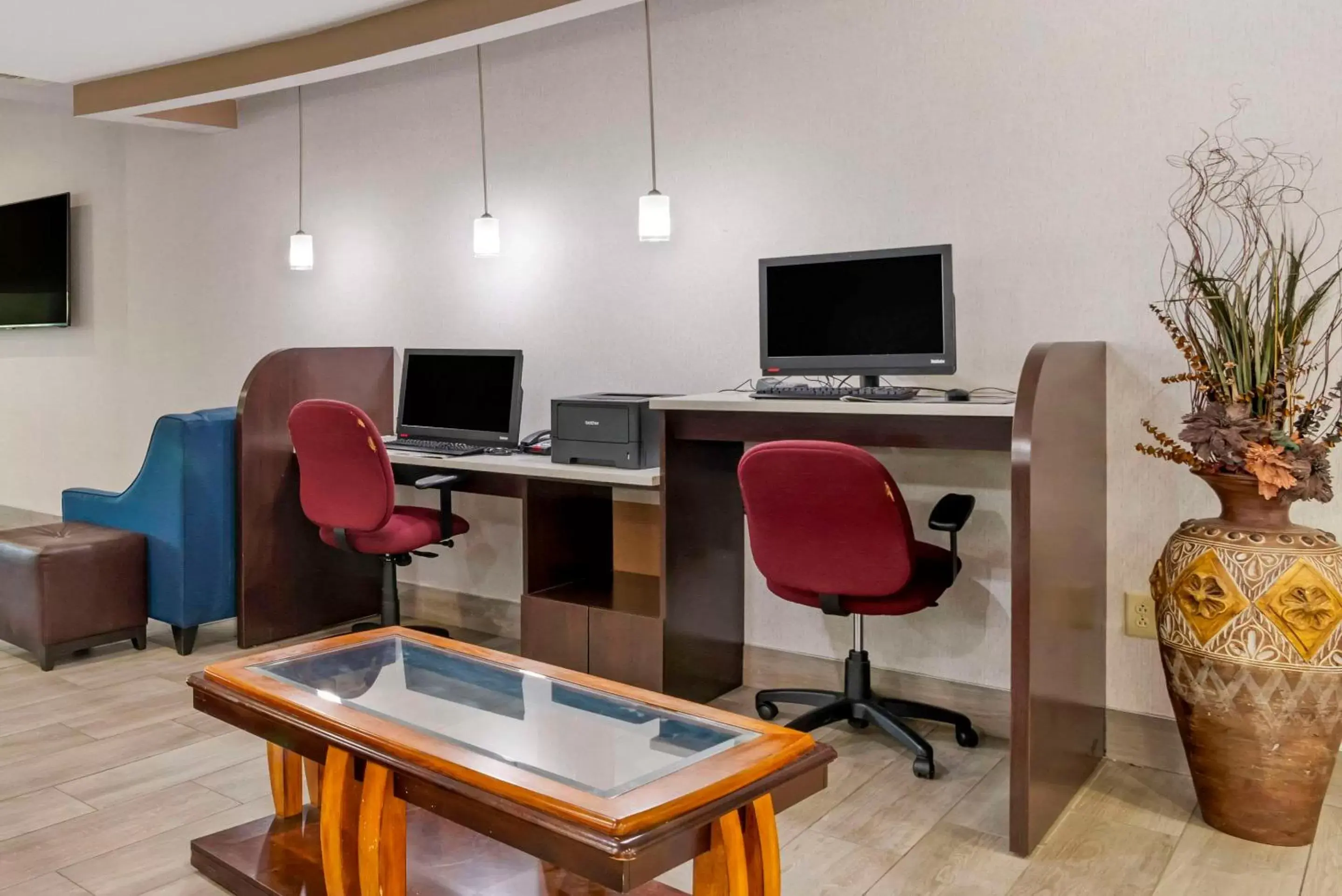 Business facilities in Comfort Suites At WestGate Mall