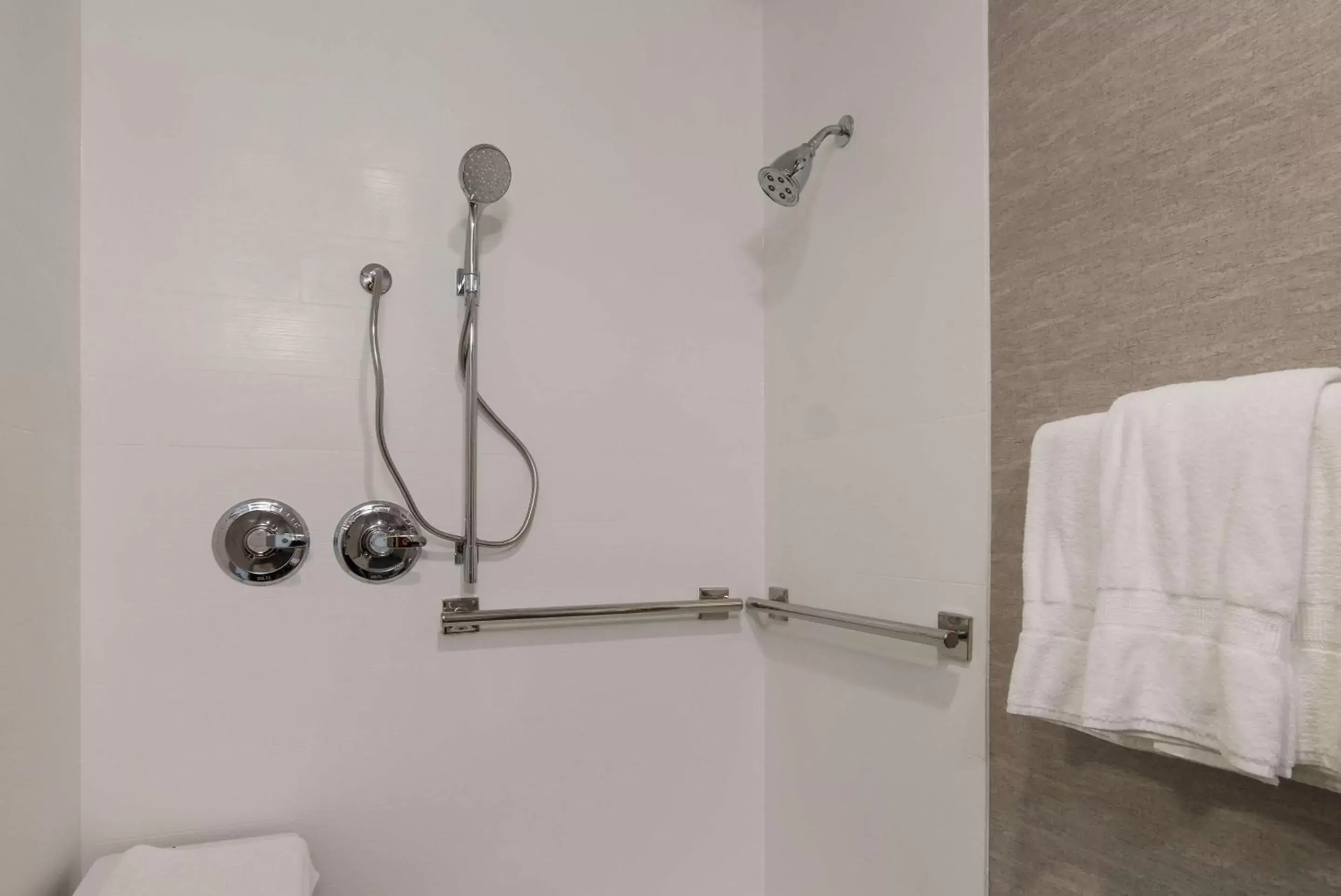 Bathroom in The Inn on Maritime Bay, Ascend Hotel Collection