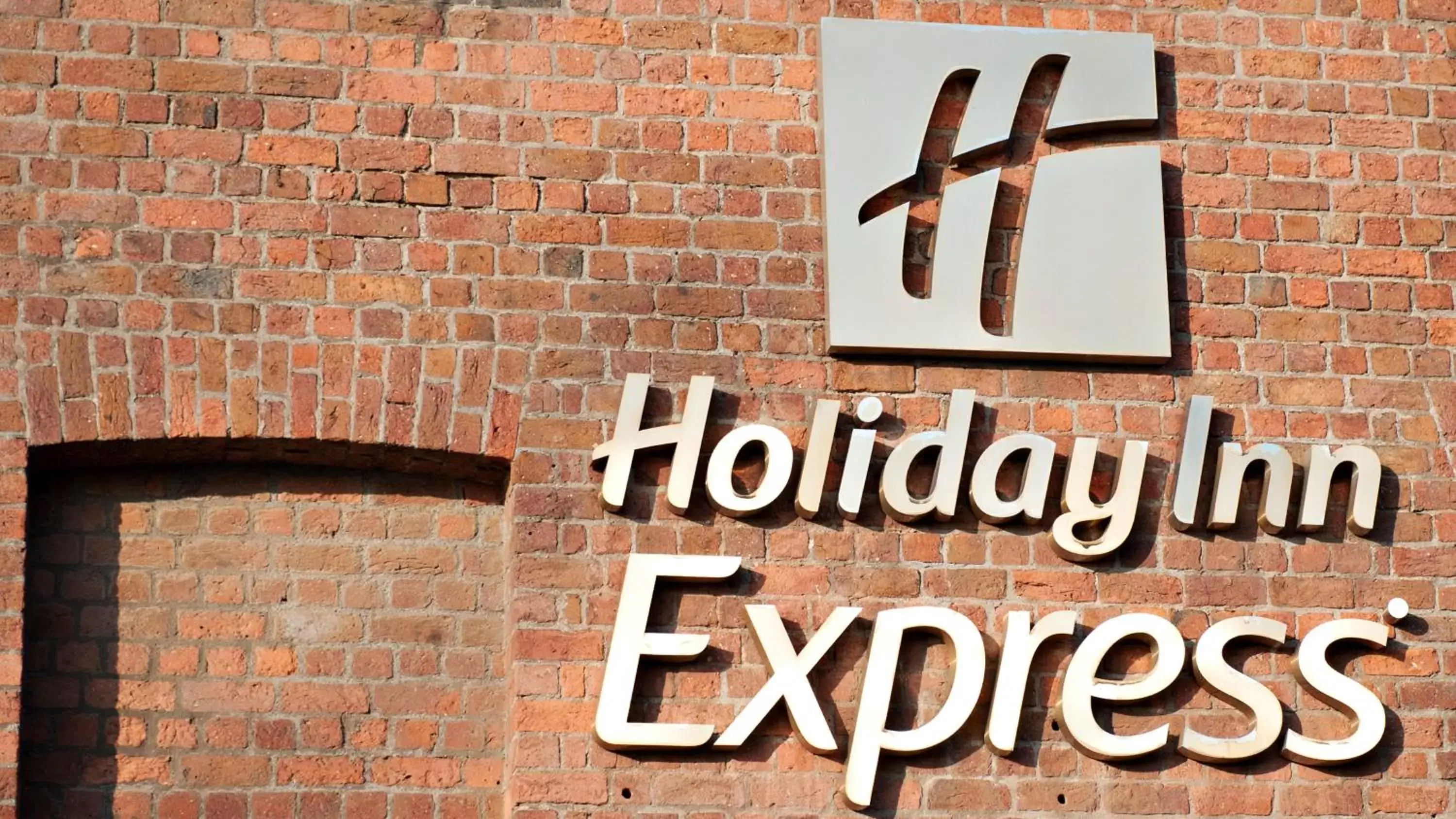 Property building in Holiday Inn Express Liverpool-Albert Dock, an IHG Hotel