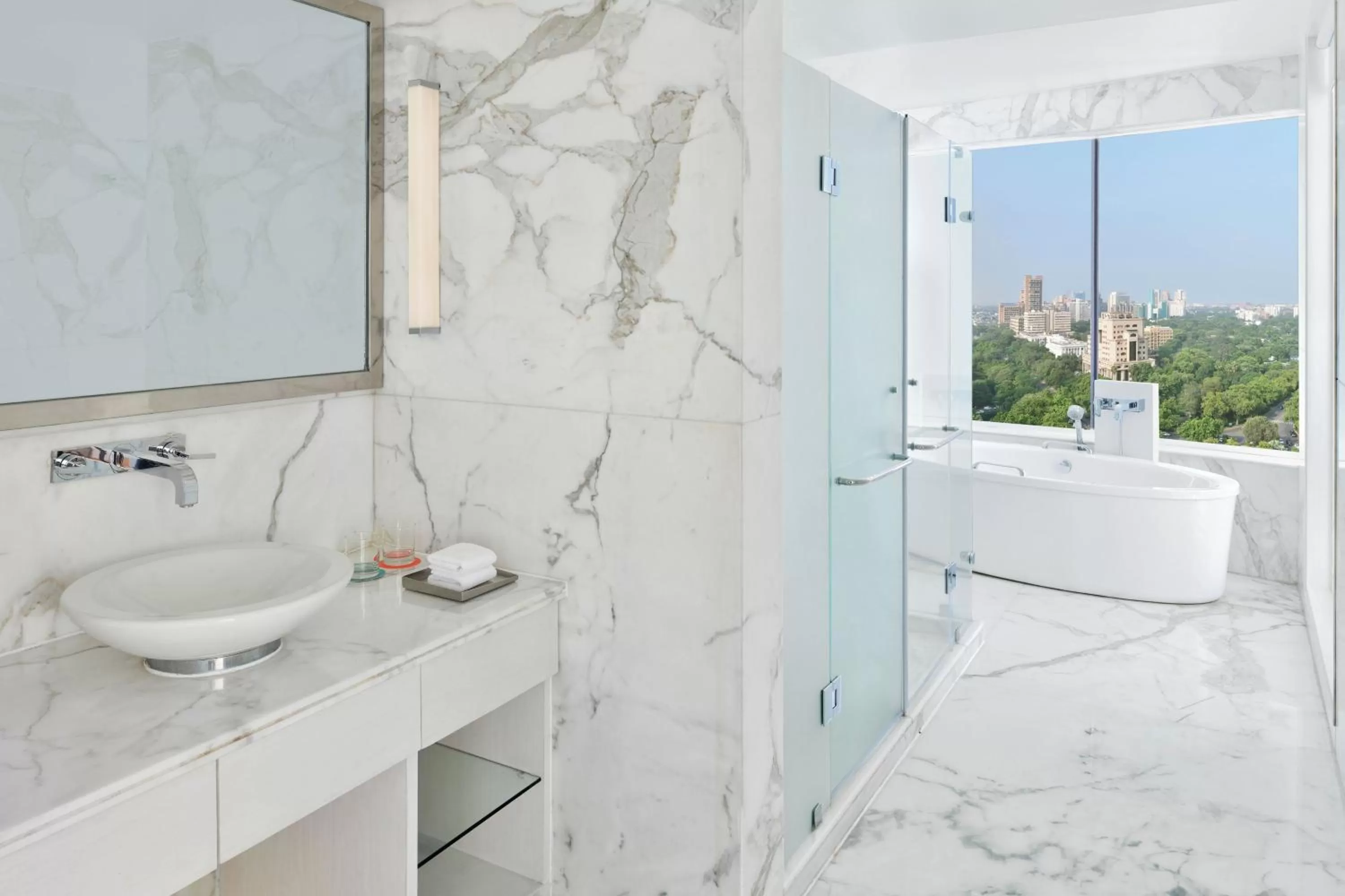 Bathroom in Le Meridien New Delhi