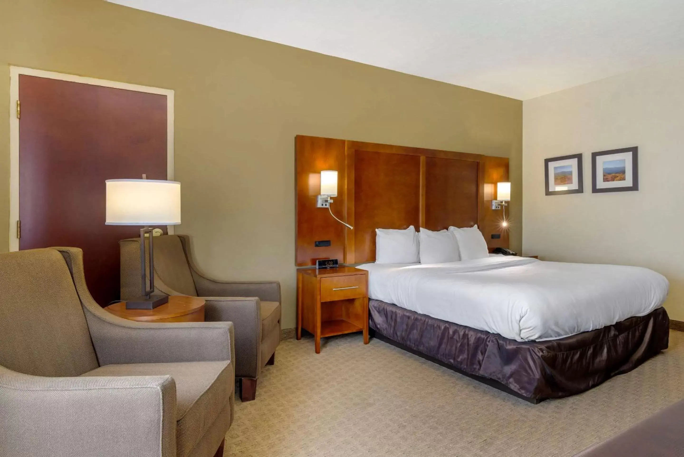 Photo of the whole room, Bed in Comfort Inn Columbus Near Fort Moore