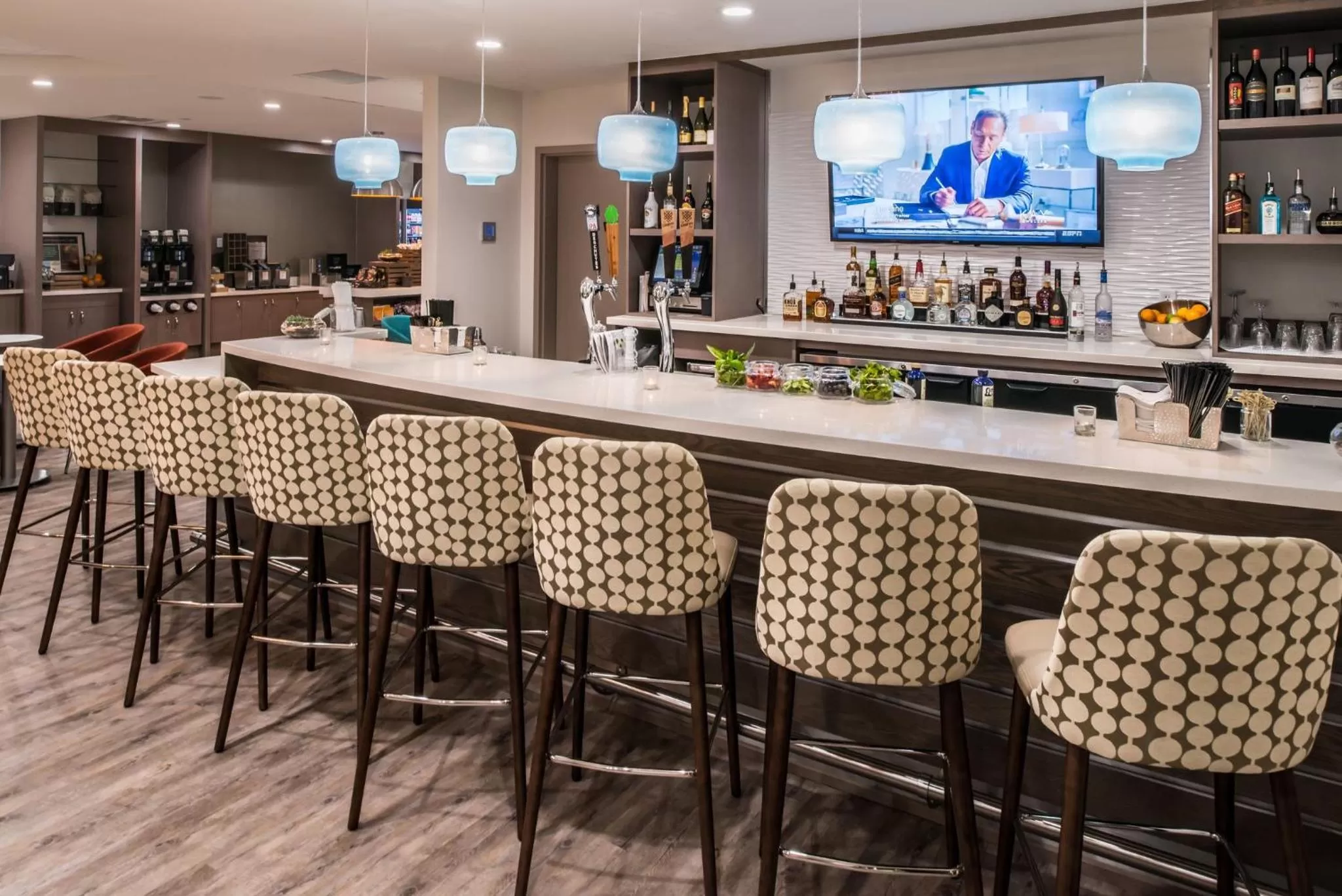 Lounge or bar in EVEN Hotel Eugene by IHG