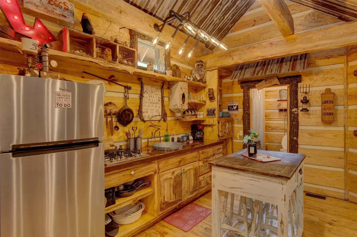 Kitchen or kitchenette, Kitchen/Kitchenette in Fox Pass Cabins