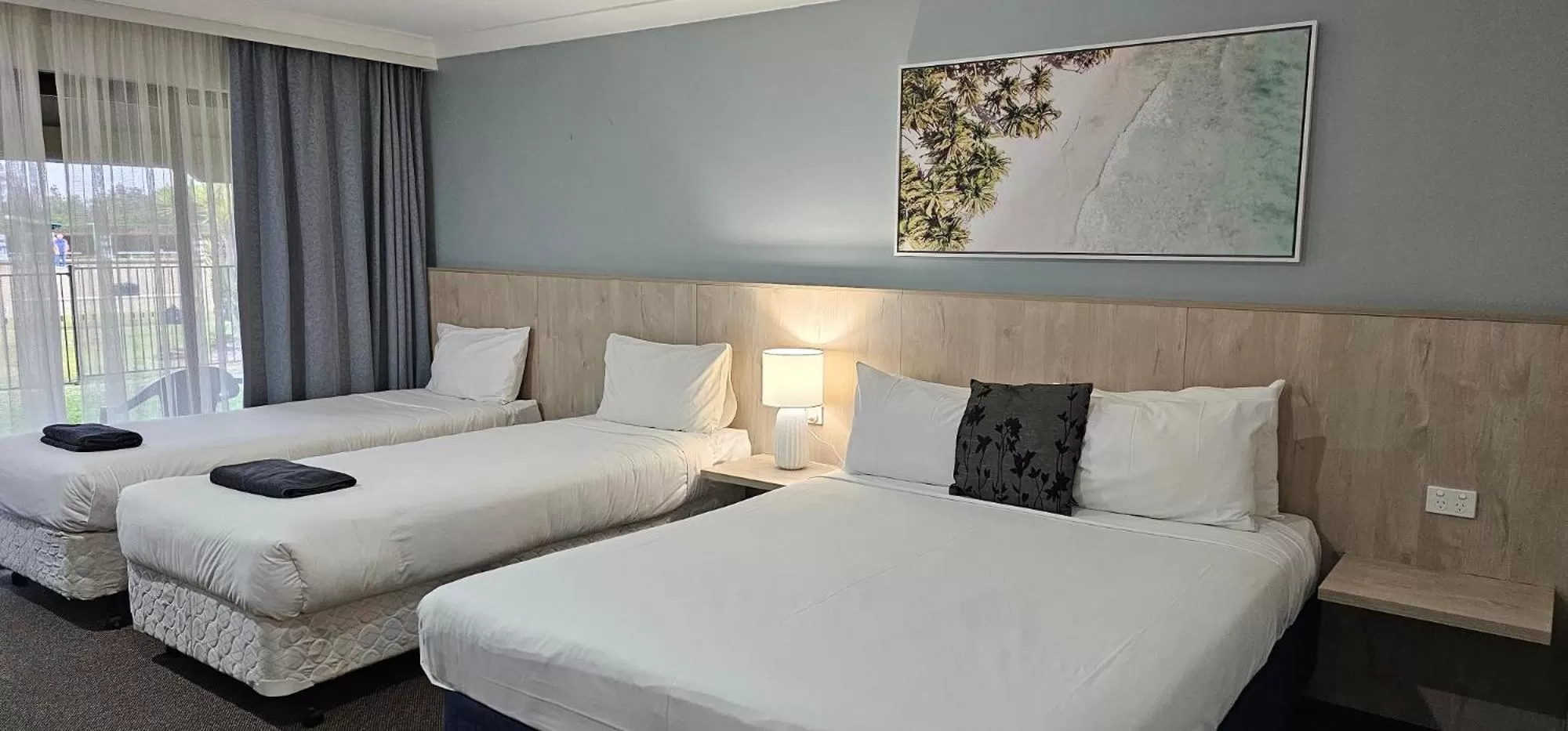 Bed in Tea Gardens Motel