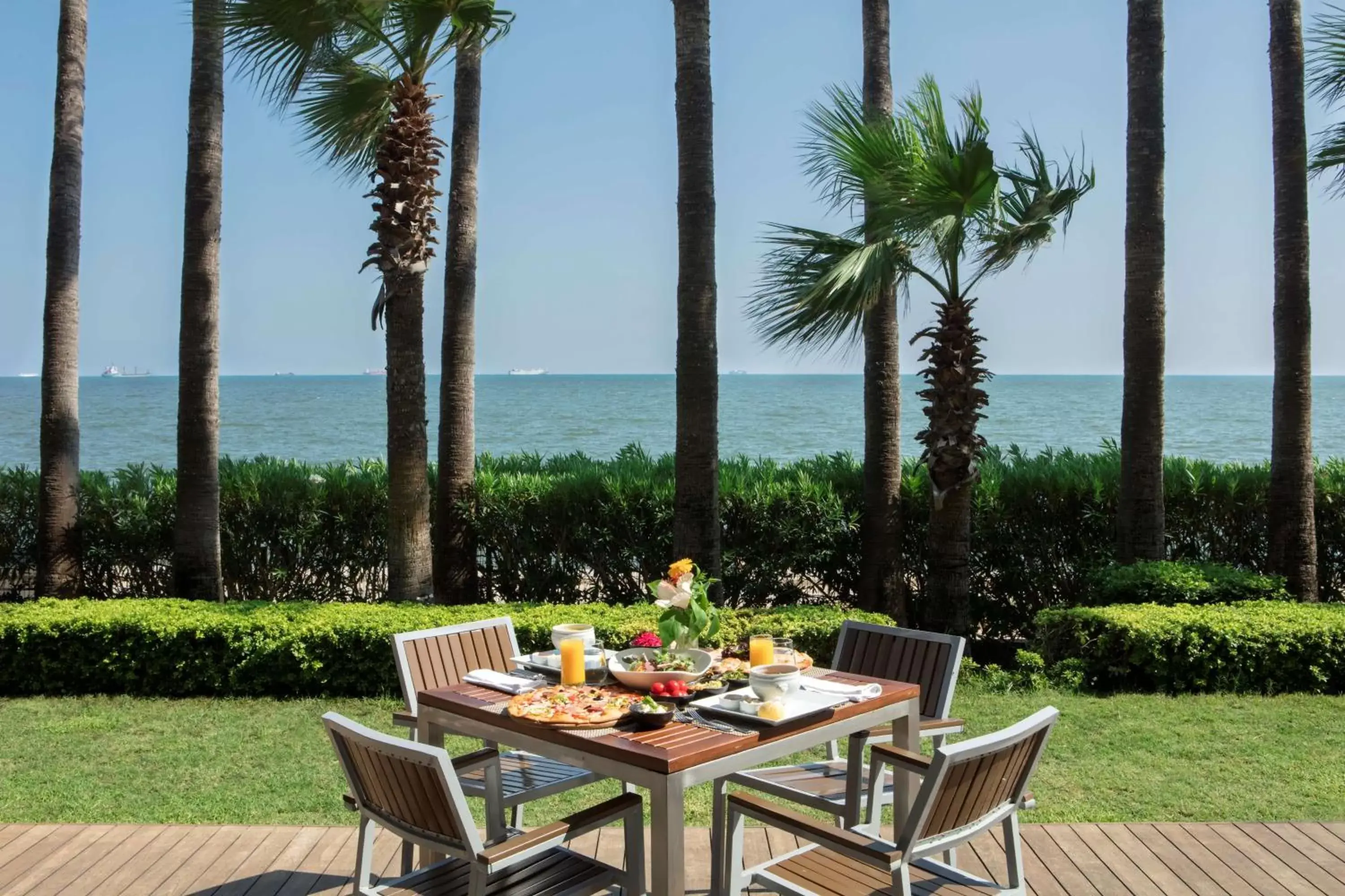 Restaurant/places to eat in Mersin HiltonSA