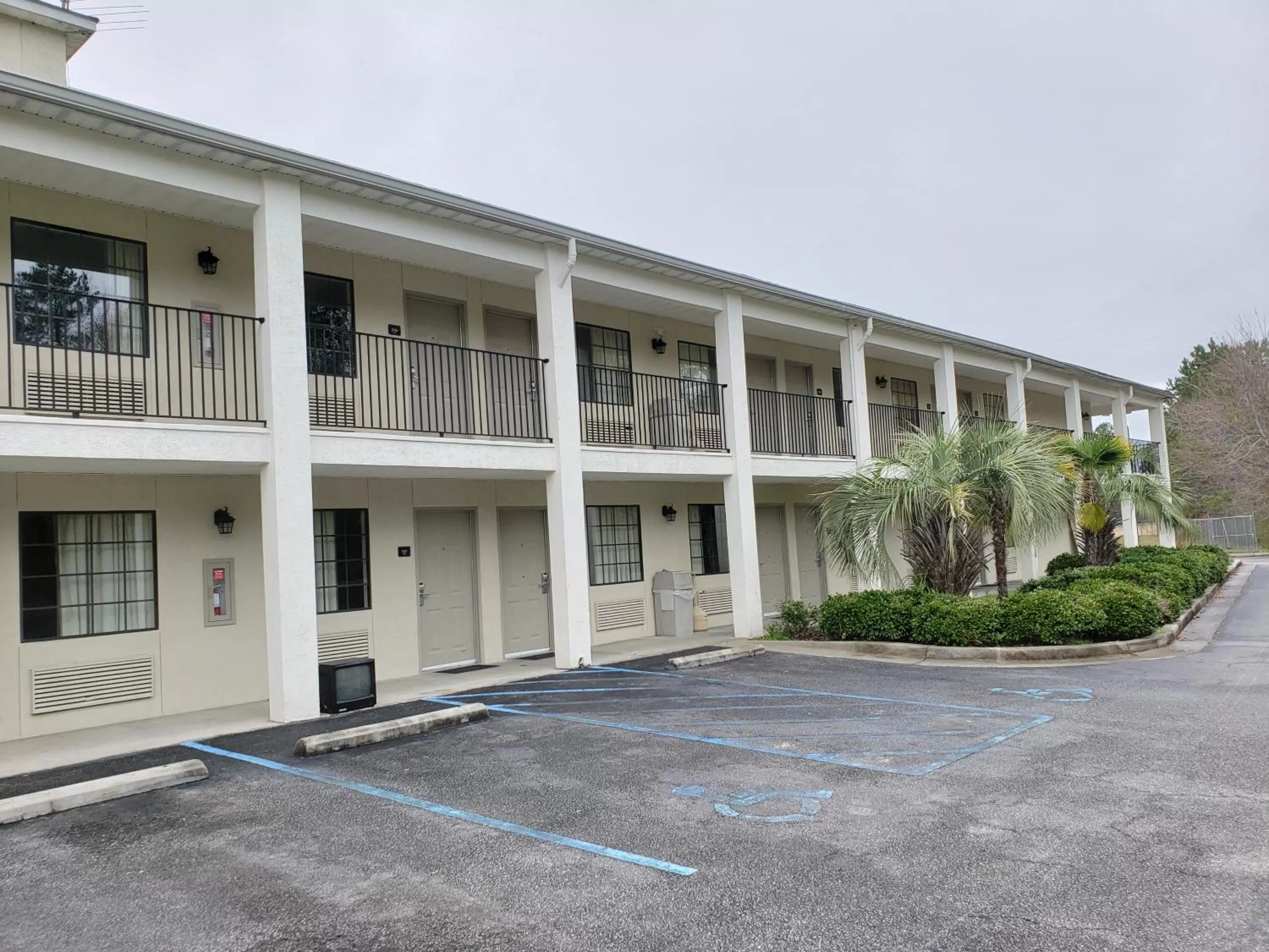 Property building in Peach Tree Inn