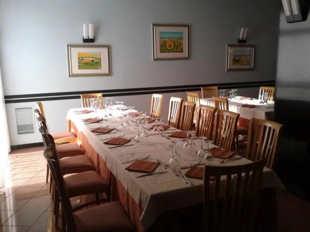 Restaurant/places to eat in Hotel Astoria