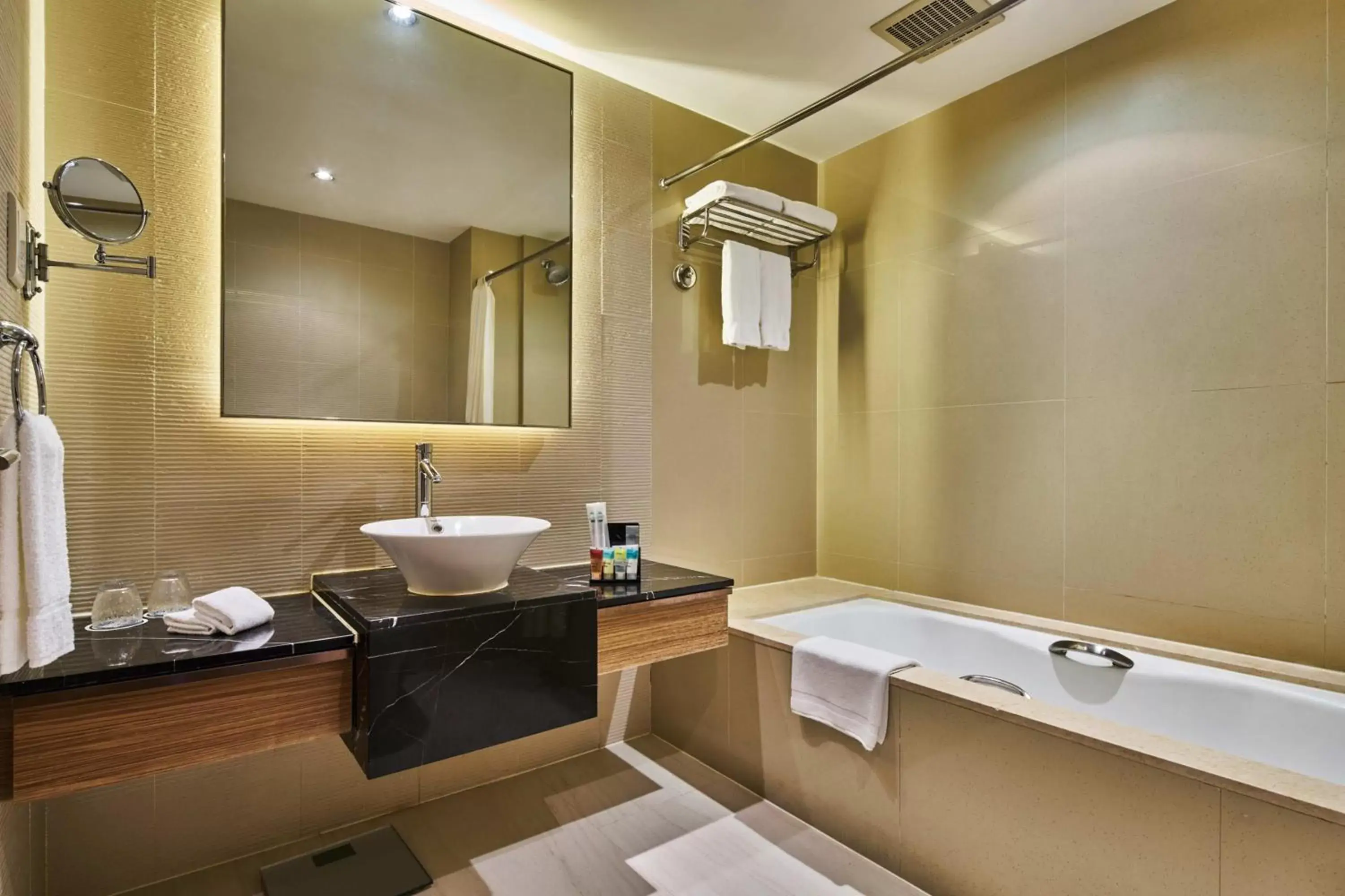 Shower, Bathroom in Four Points by Sheraton Shanghai, Daning