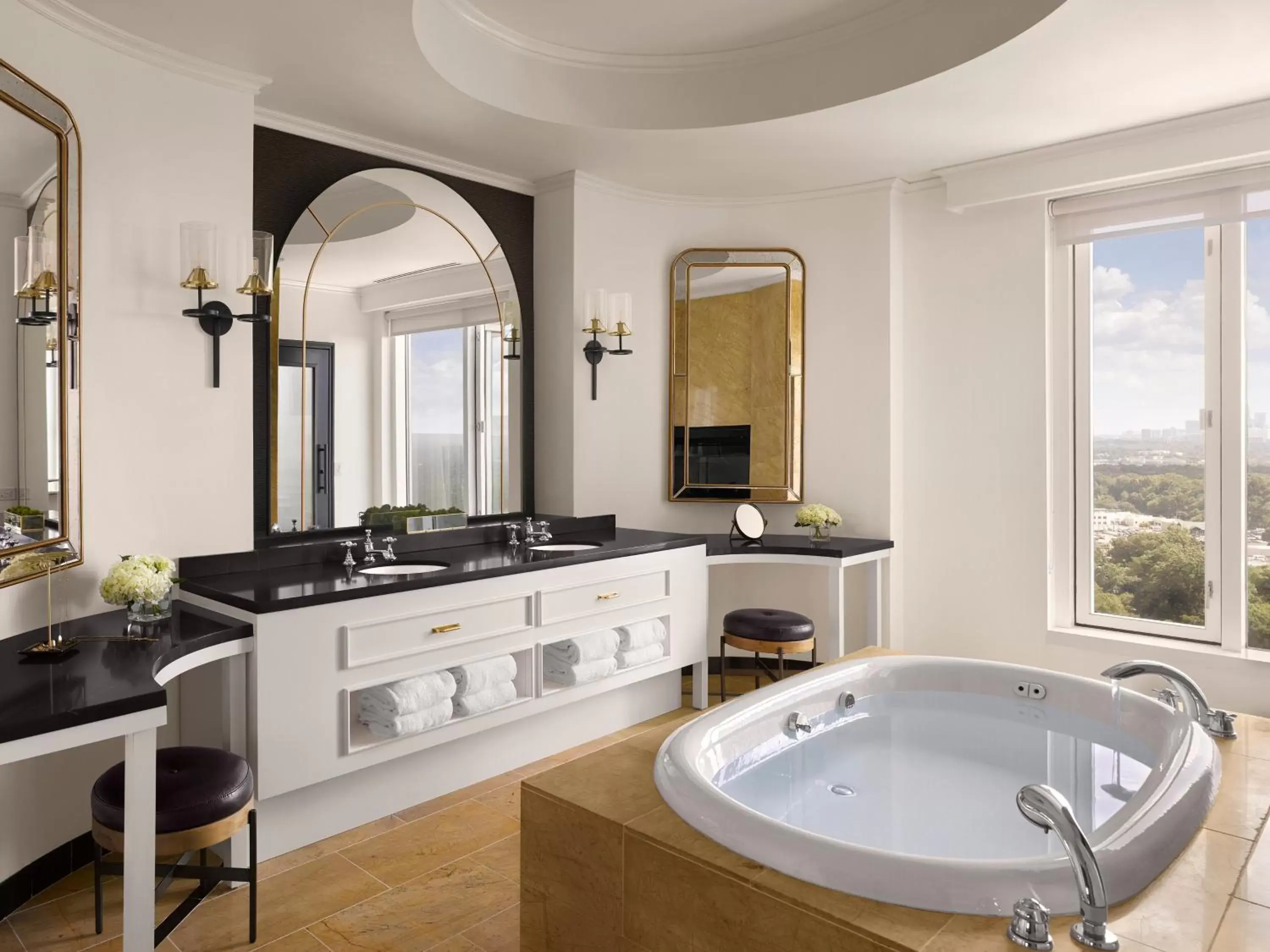 Photo of the whole room, Bathroom in InterContinental Buckhead Atlanta, an IHG Hotel