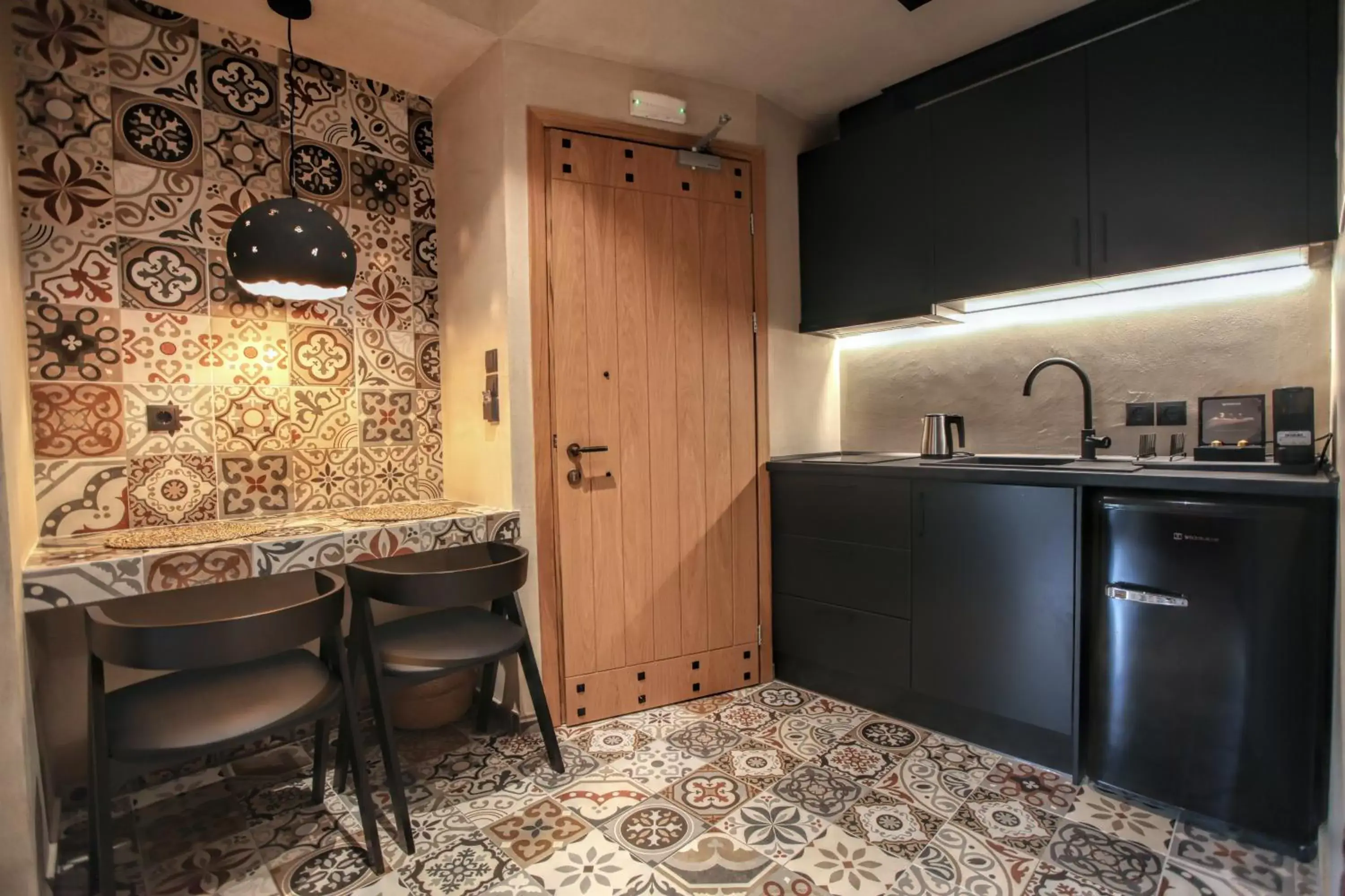 Kitchen or kitchenette, Kitchen/Kitchenette in Meteora Heaven and Earth Kastraki premium suites