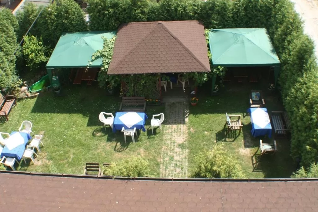 Garden in Daisy Superior