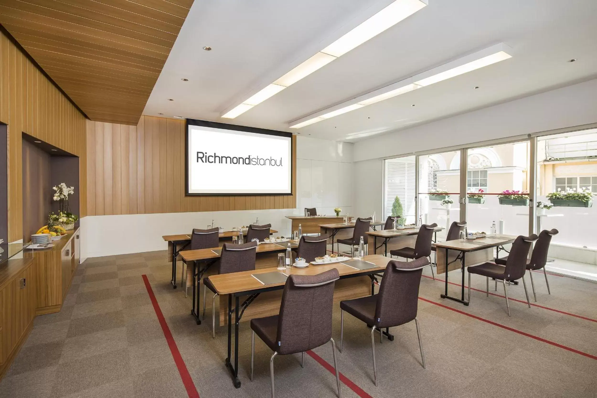 Meeting/conference room, Restaurant/Places to Eat in Richmond Istanbul