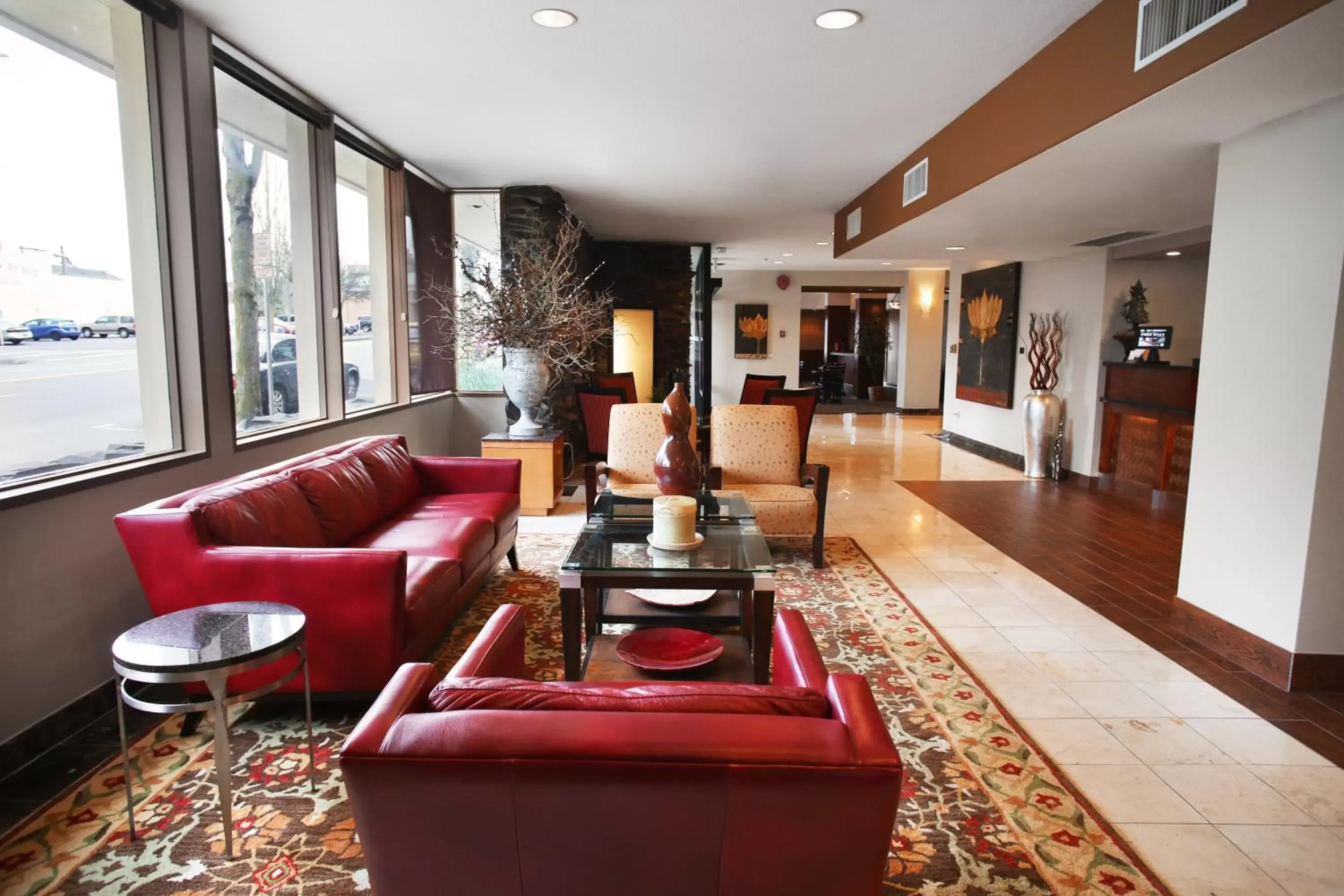 Lobby or reception in Red Lion Inn & Suites Olympia, Governor Hotel Lobby or reception in Red Lion Inn & Suites Olympia, Governor Hotel