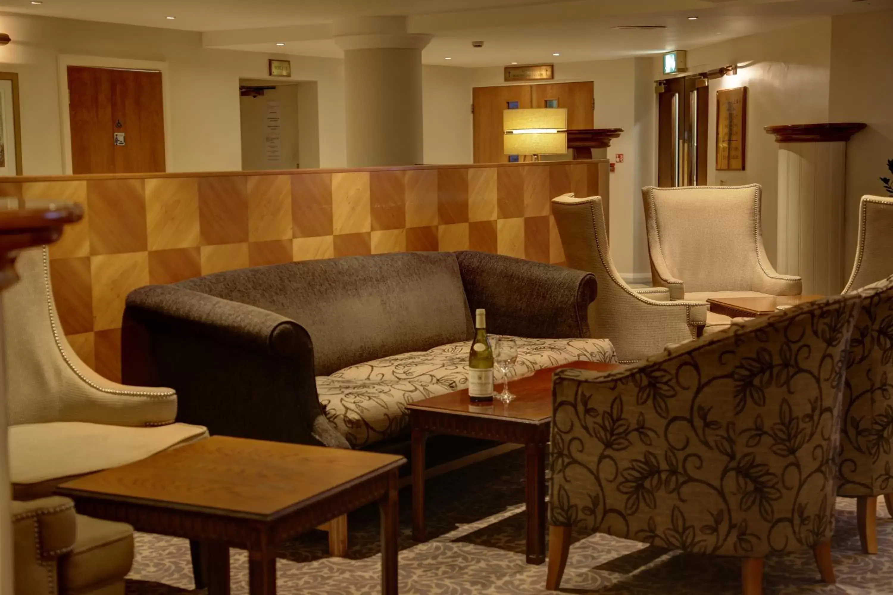 Restaurant/places to eat, Seating Area in Mercure Sheffield Kenwood Hall & Spa