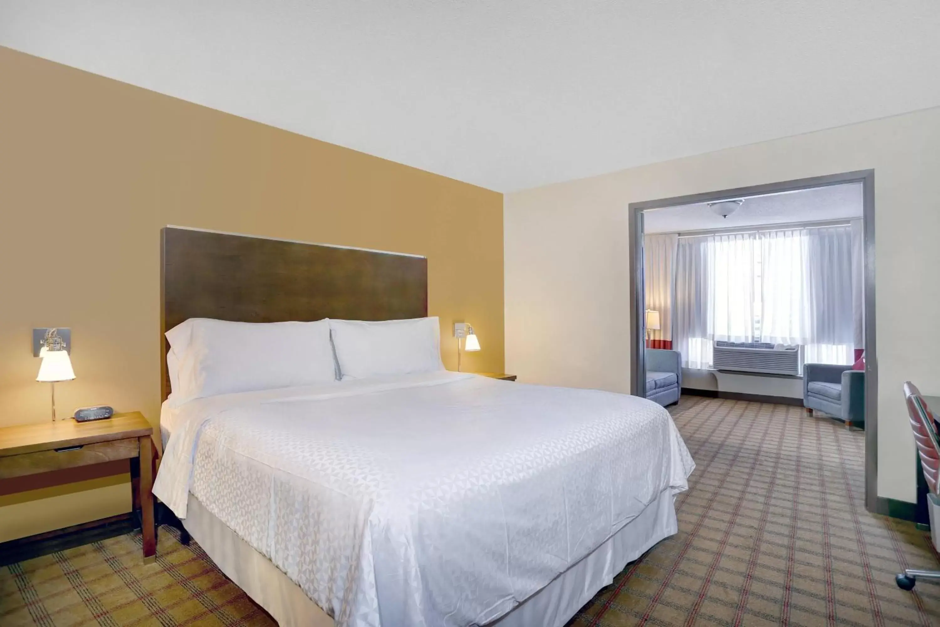 Bedroom, Bed in Four Points by Sheraton Niagara Falls Fallsview