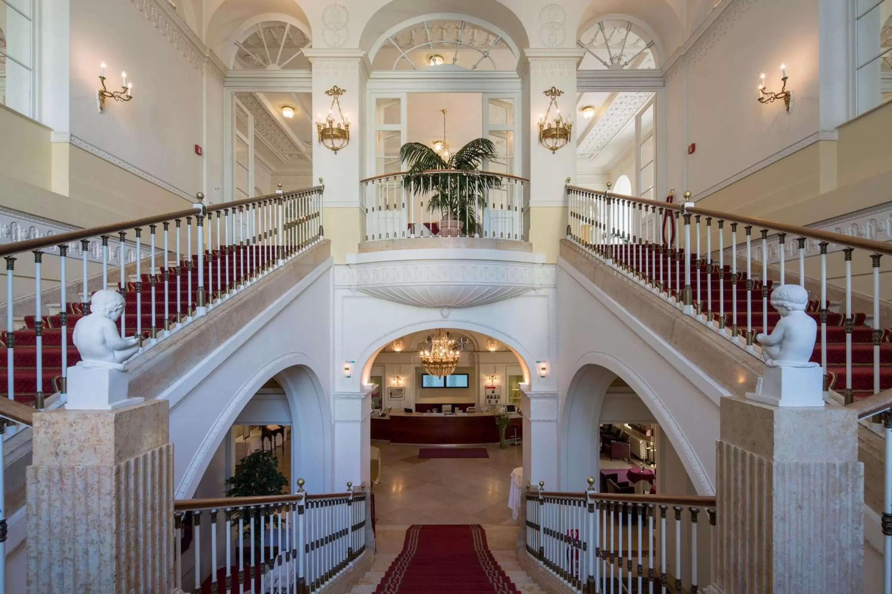 Lobby or reception in Austria Trend Hotel Schloss Wilhelminenberg Wien