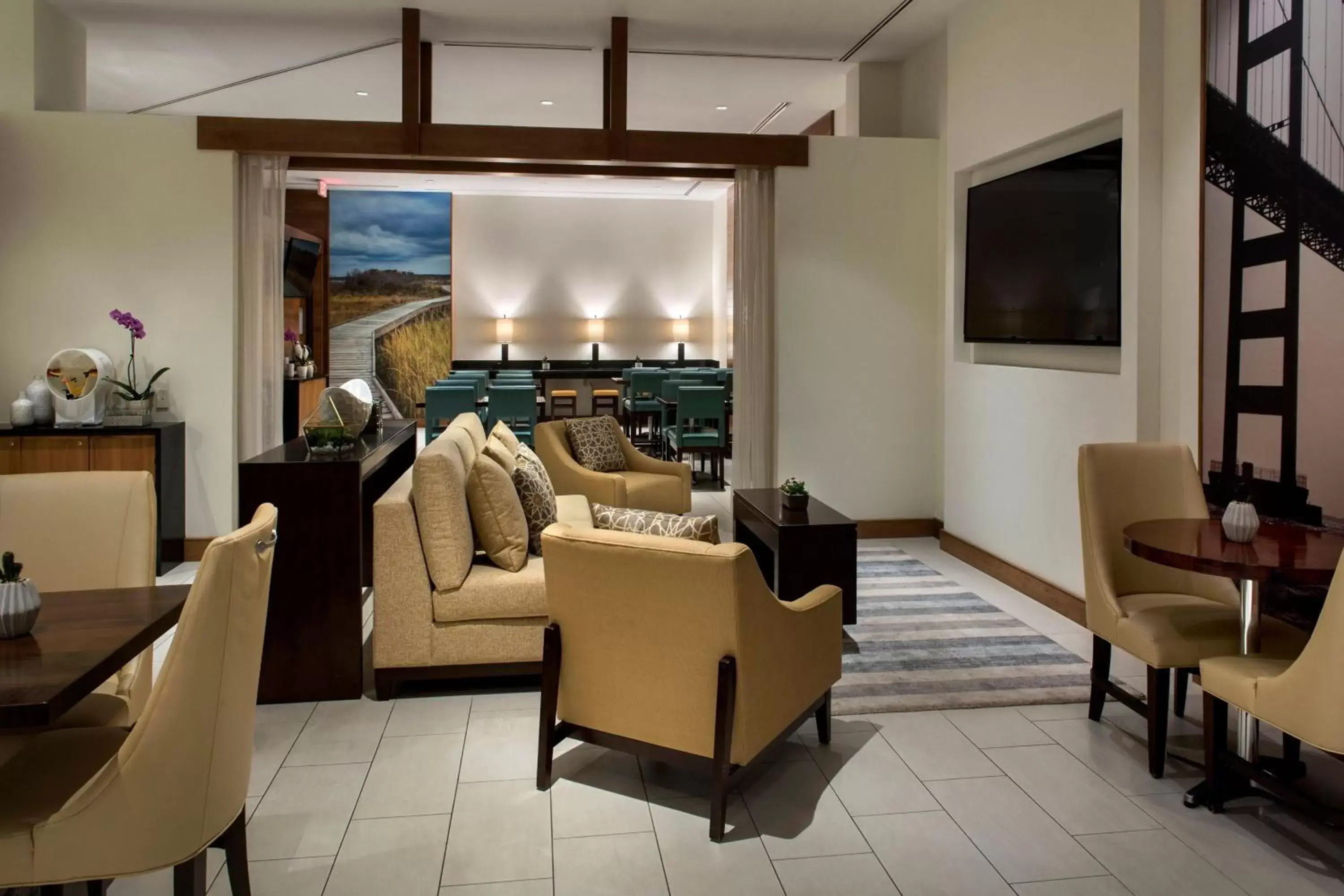Lounge or bar in BWI Airport Marriott