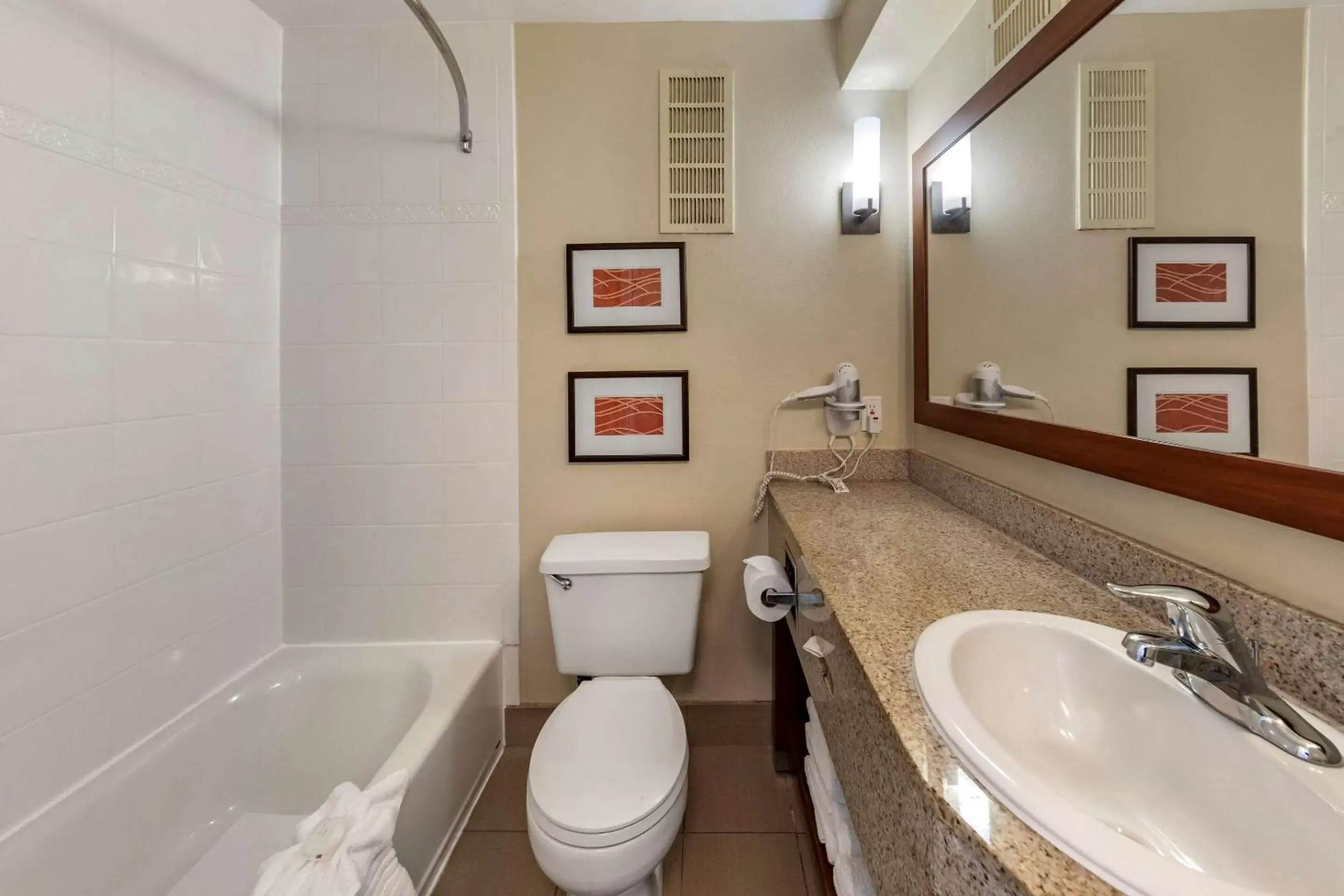 Photo of the whole room, Bathroom in Comfort Inn & Suites Ventura Beach