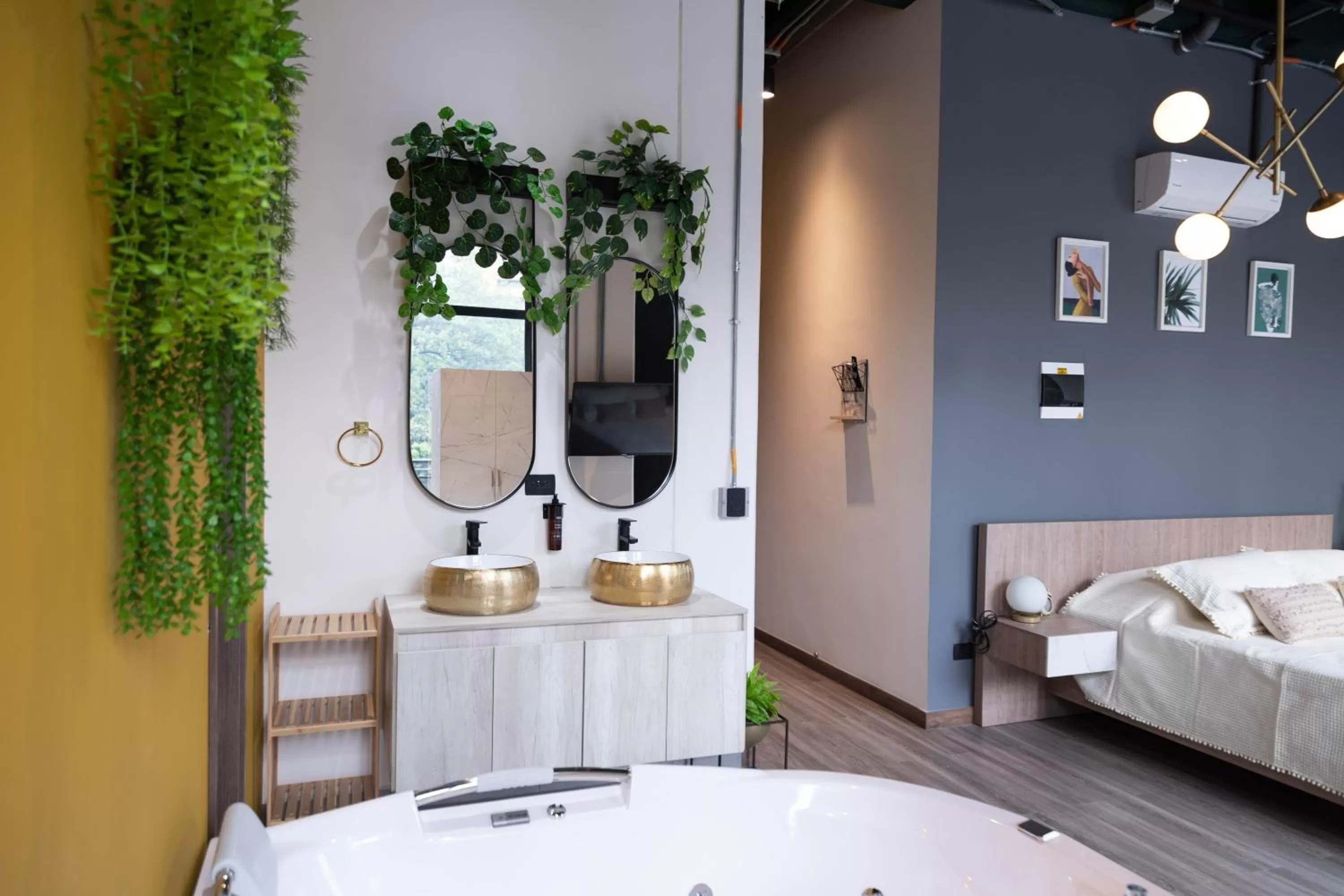 Photo of the whole room, Bed in Royal Living Poblado