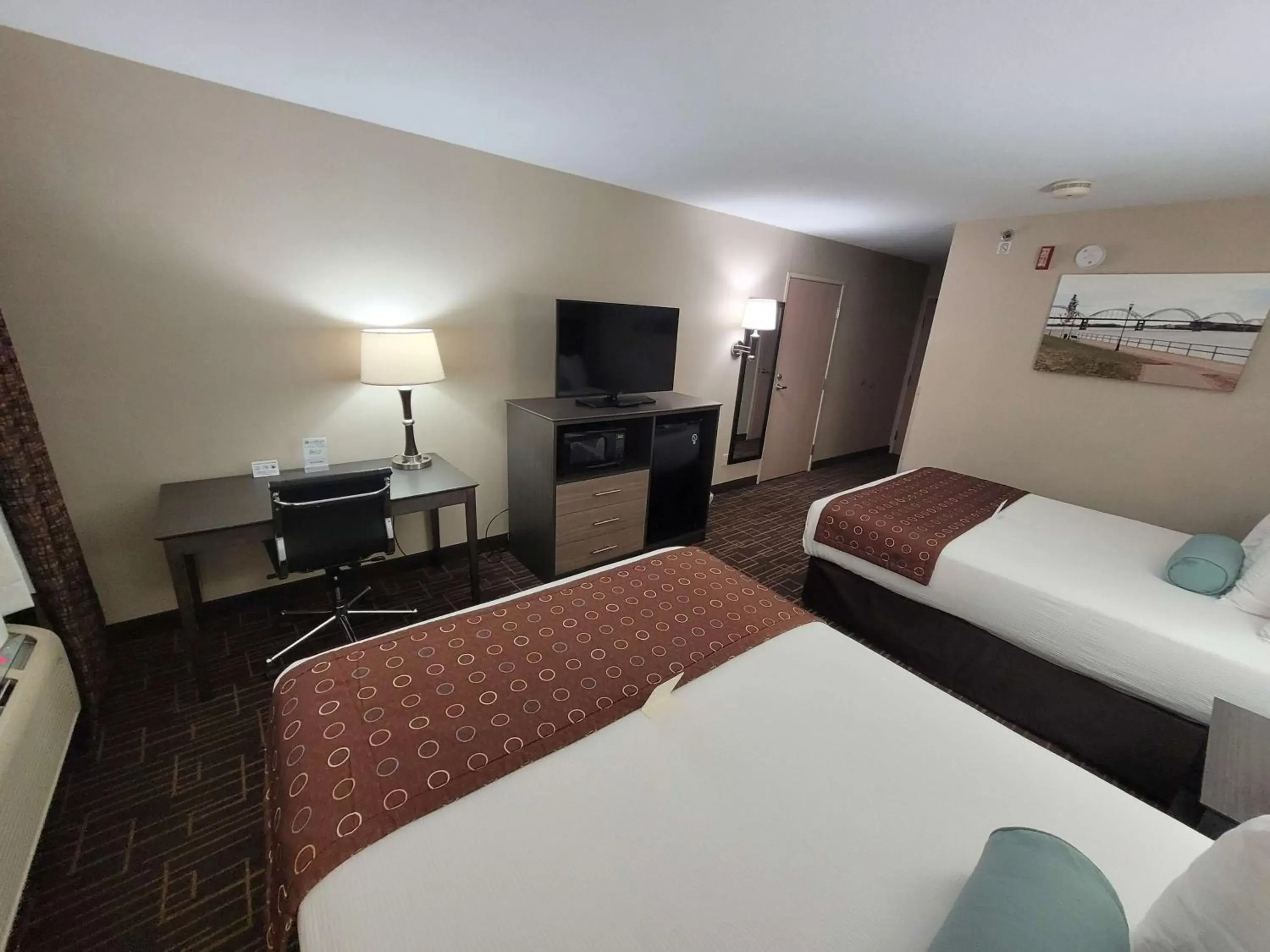 Photo of the whole room, Bed in Best Western Airport Inn