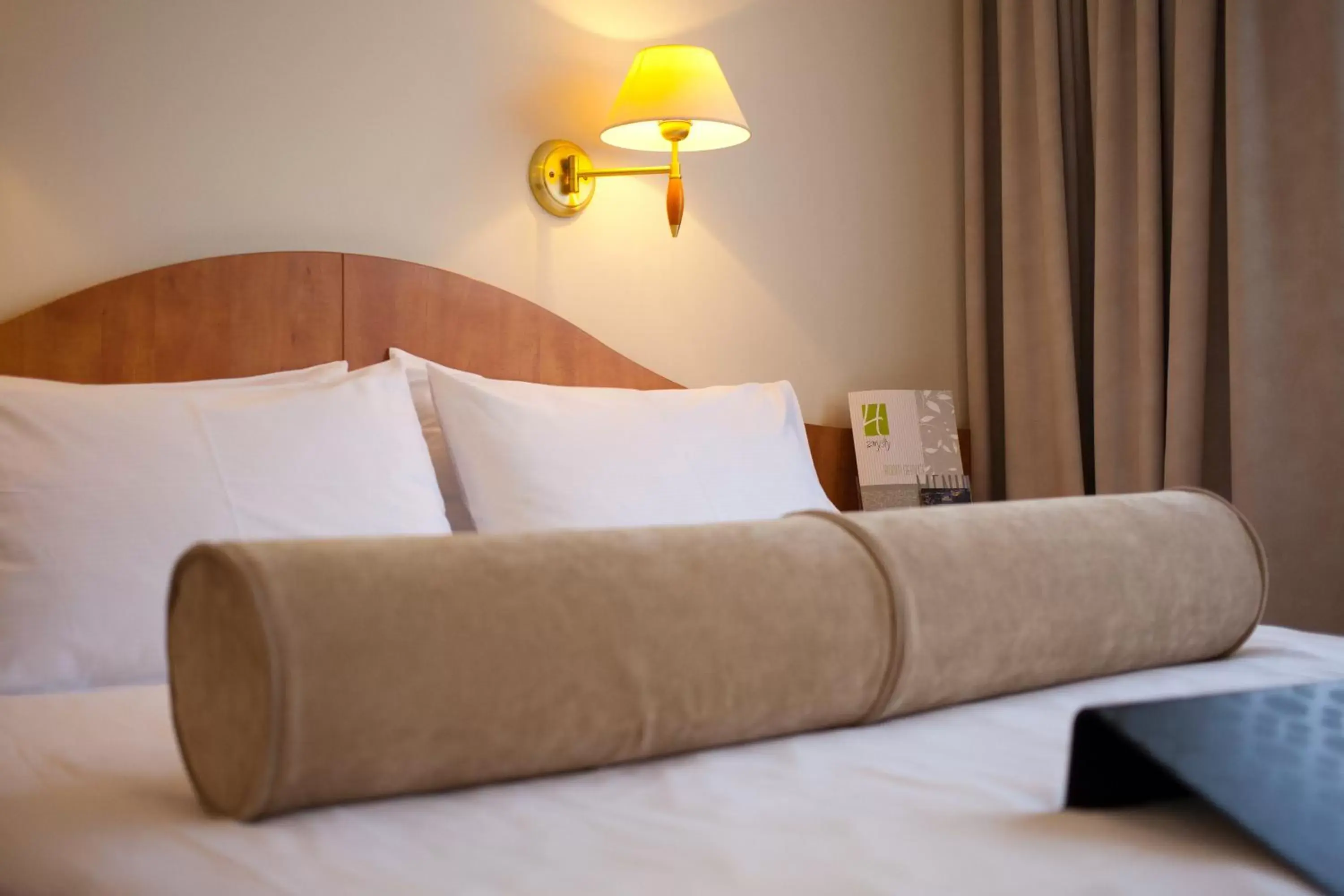 Bed in Best Western Hotel Portos