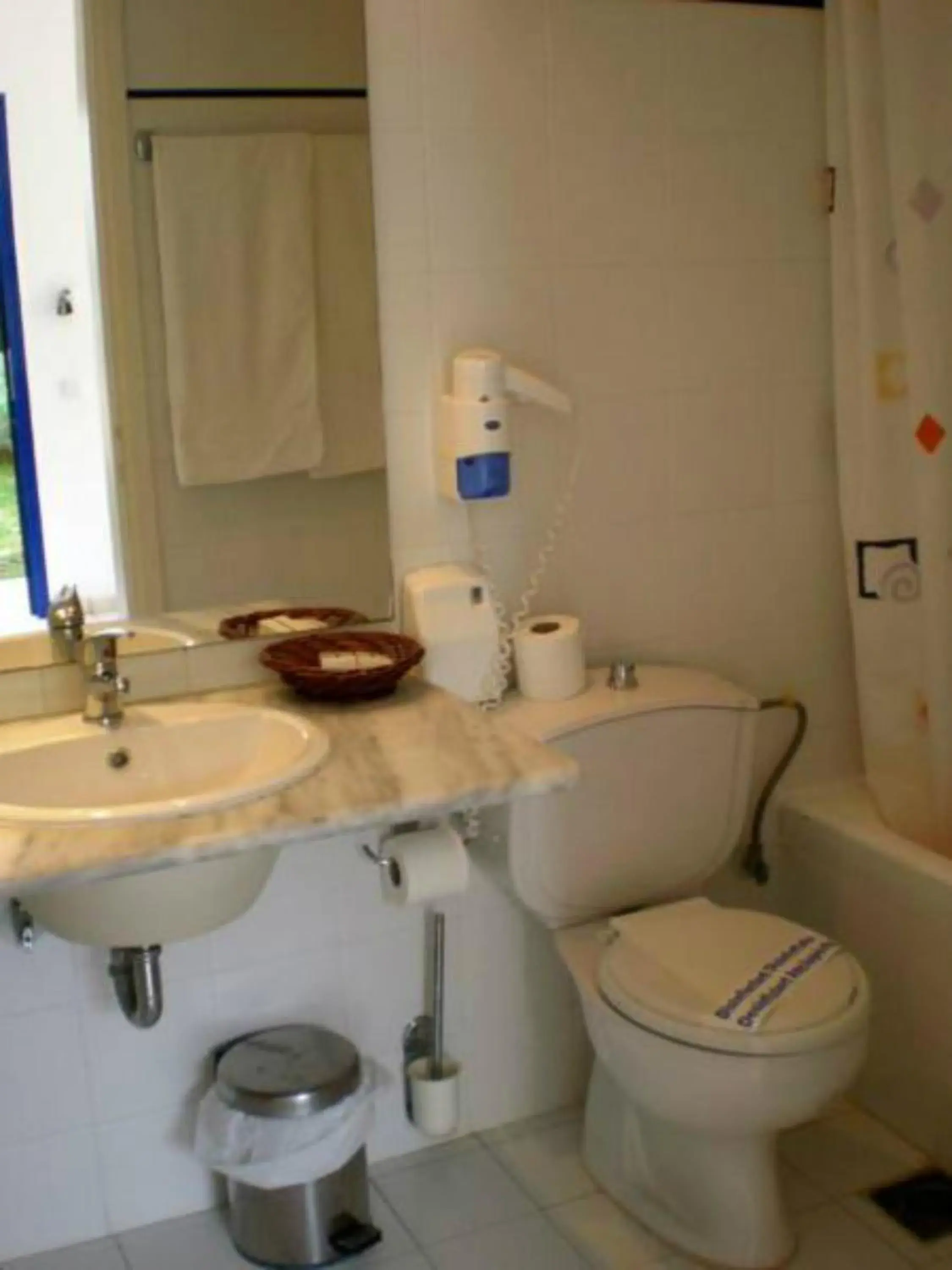 Bathroom in Hotel Oasis