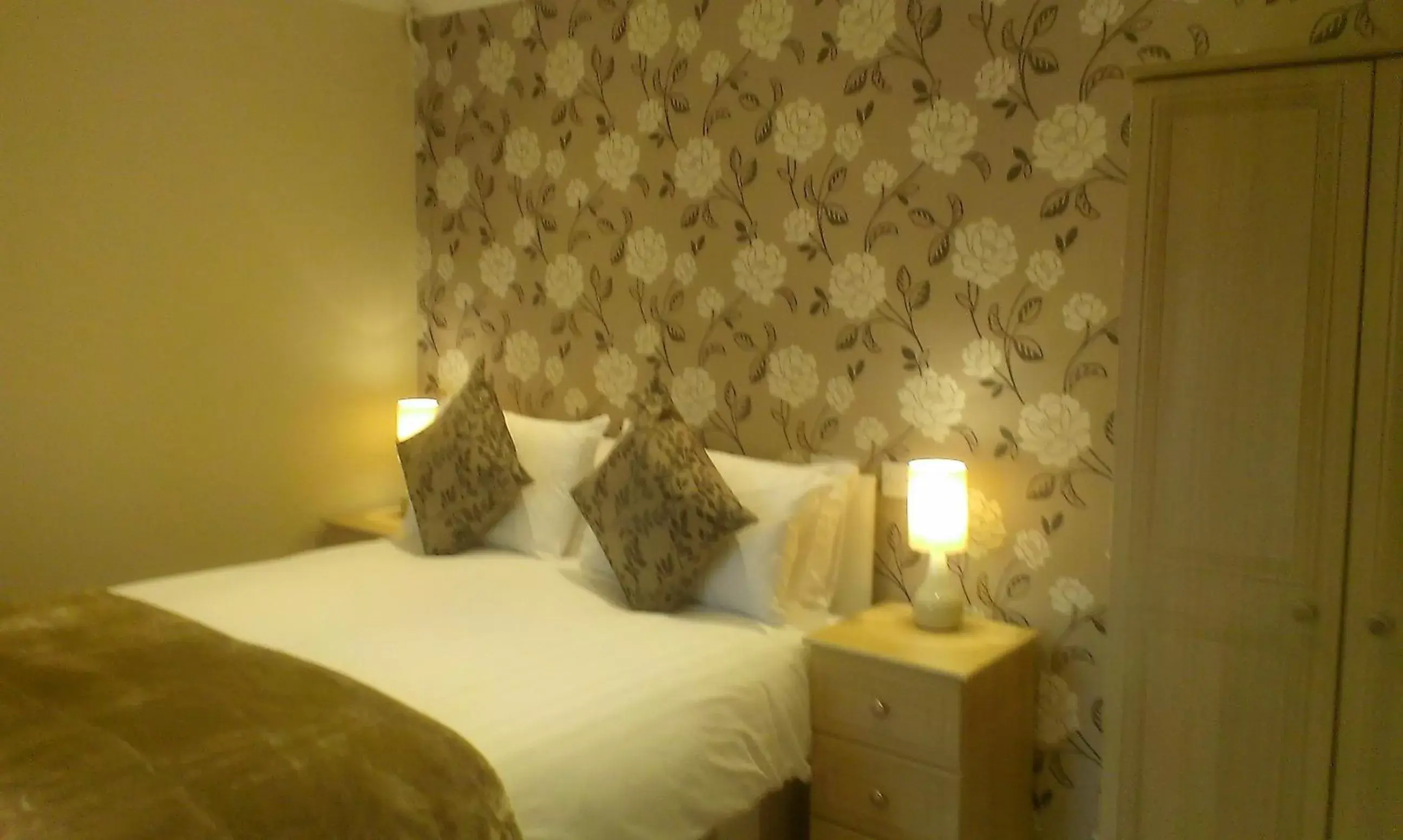 Bedroom, Bed in Winchmore Hotel