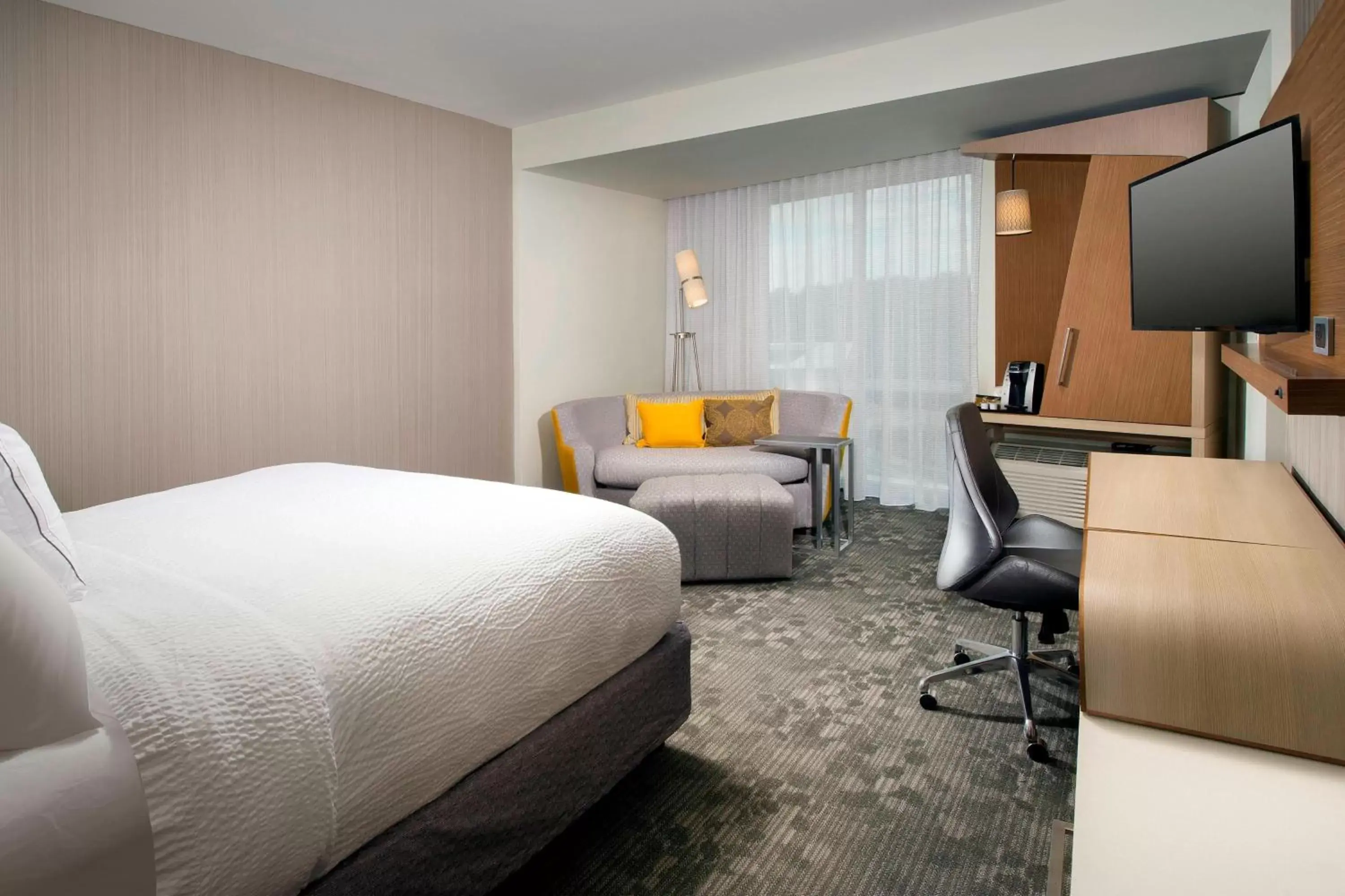 King Room with Sofa Bed - Hearing Accessible in Courtyard by Marriott Atlanta NE/Duluth Sugarloaf King Room with Sofa Bed - Hearing Accessible in Courtyard by Marriott Atlanta NE/Duluth Sugarloaf