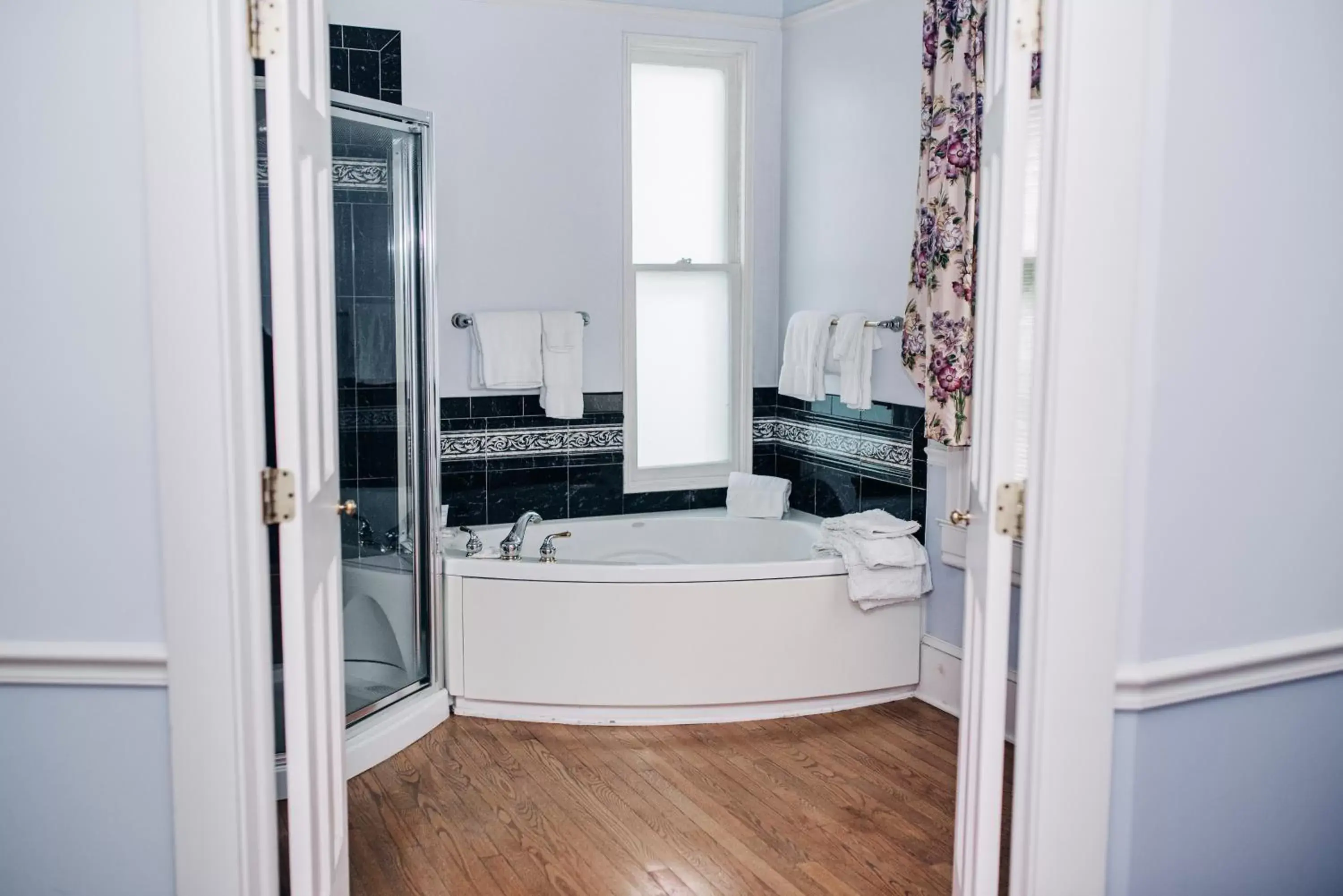 Bathroom in Benn Conger Inn