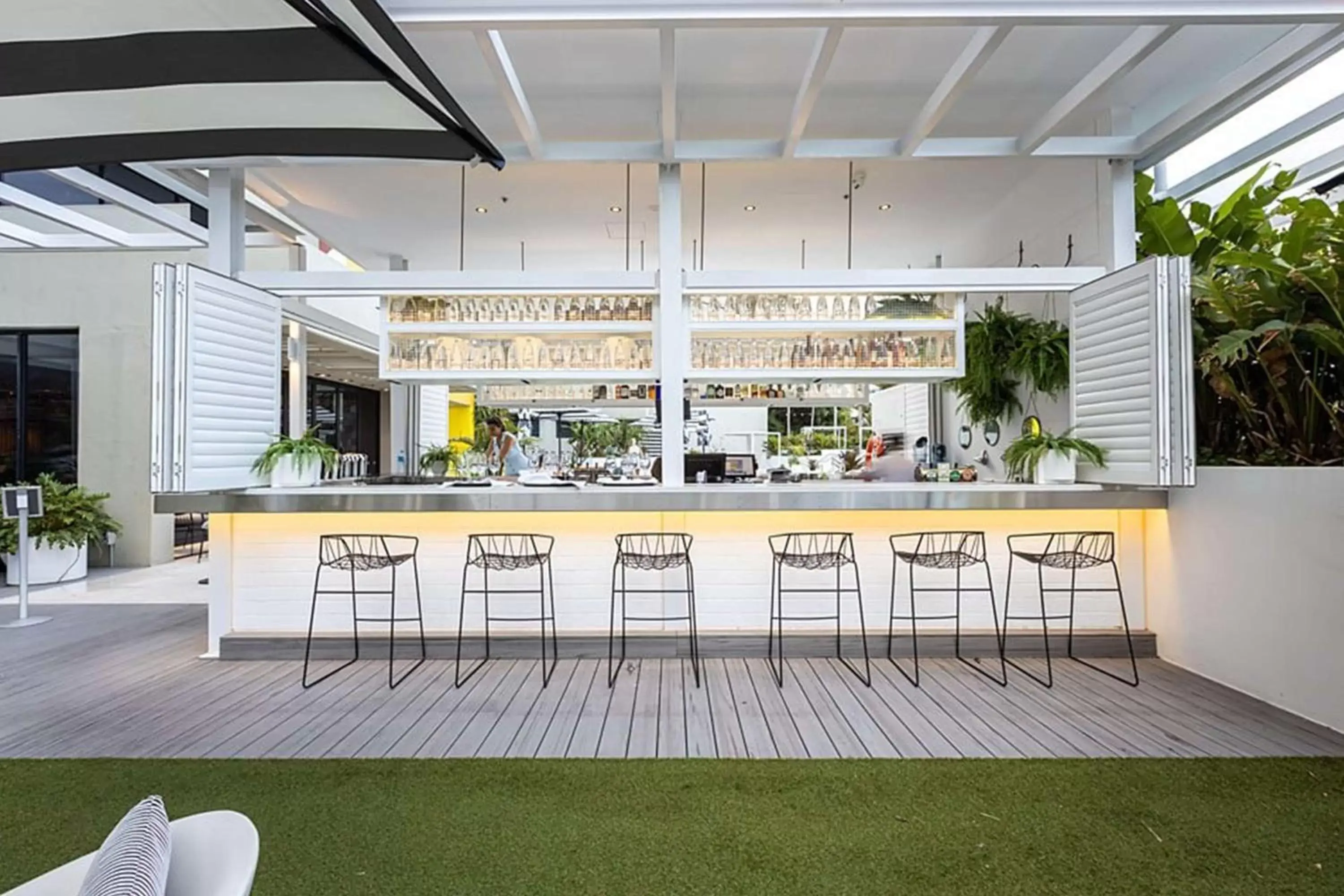 Property building, Lounge/Bar in QT Gold Coast