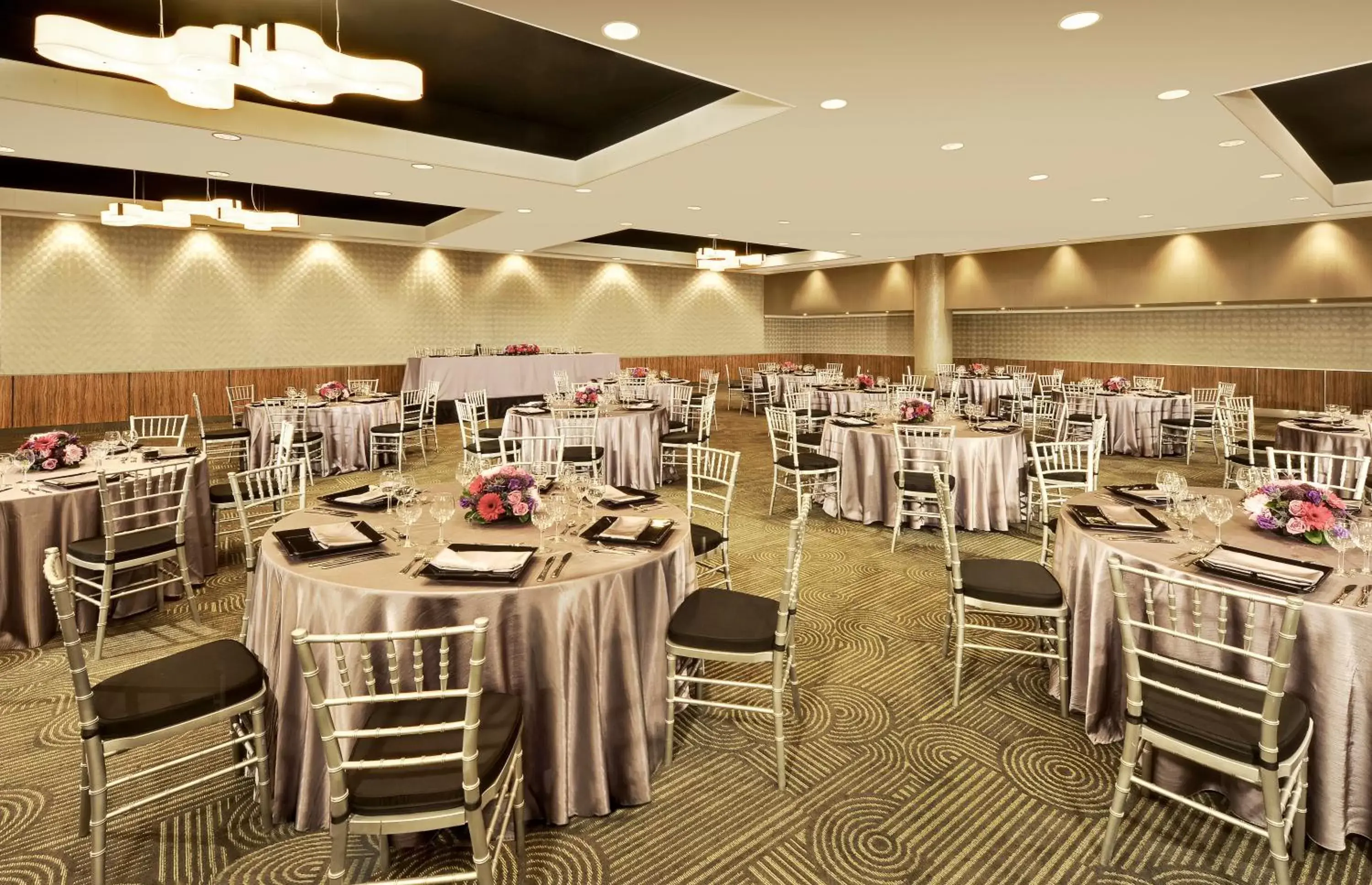Banquet/Function facilities, Restaurant/Places to Eat in Radisson Blu Downtown Toronto
