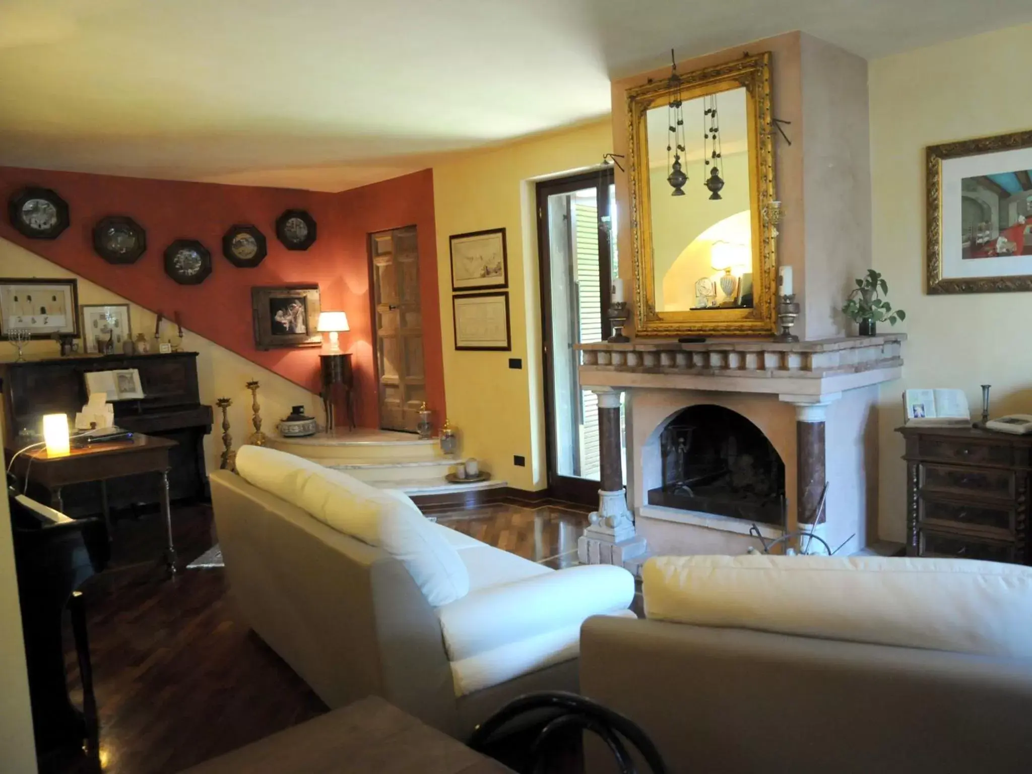 Communal lounge/ TV room, Seating Area in B&B Luce Riflessa