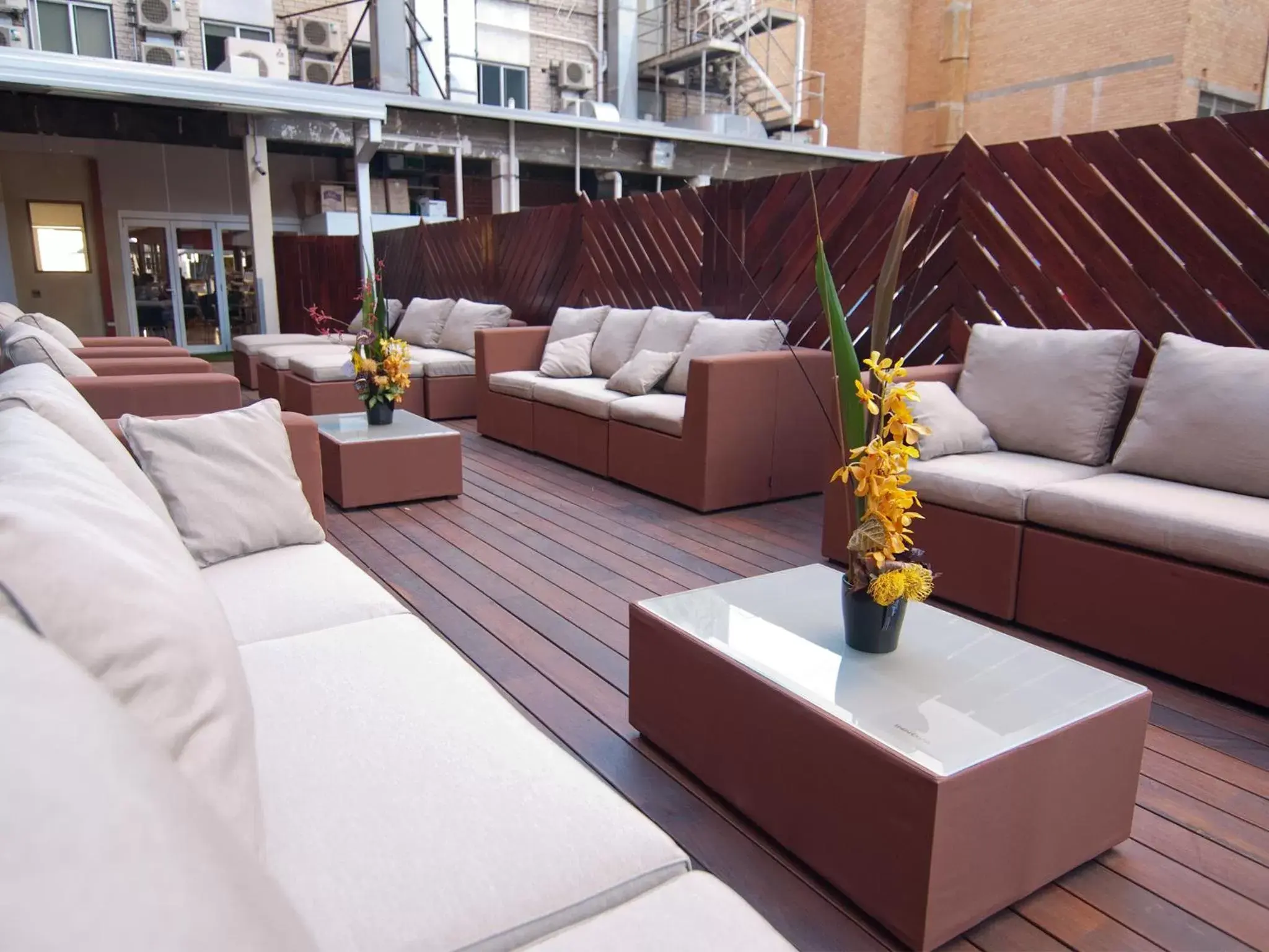 Balcony/Terrace, Seating Area in Kangaroo Inn