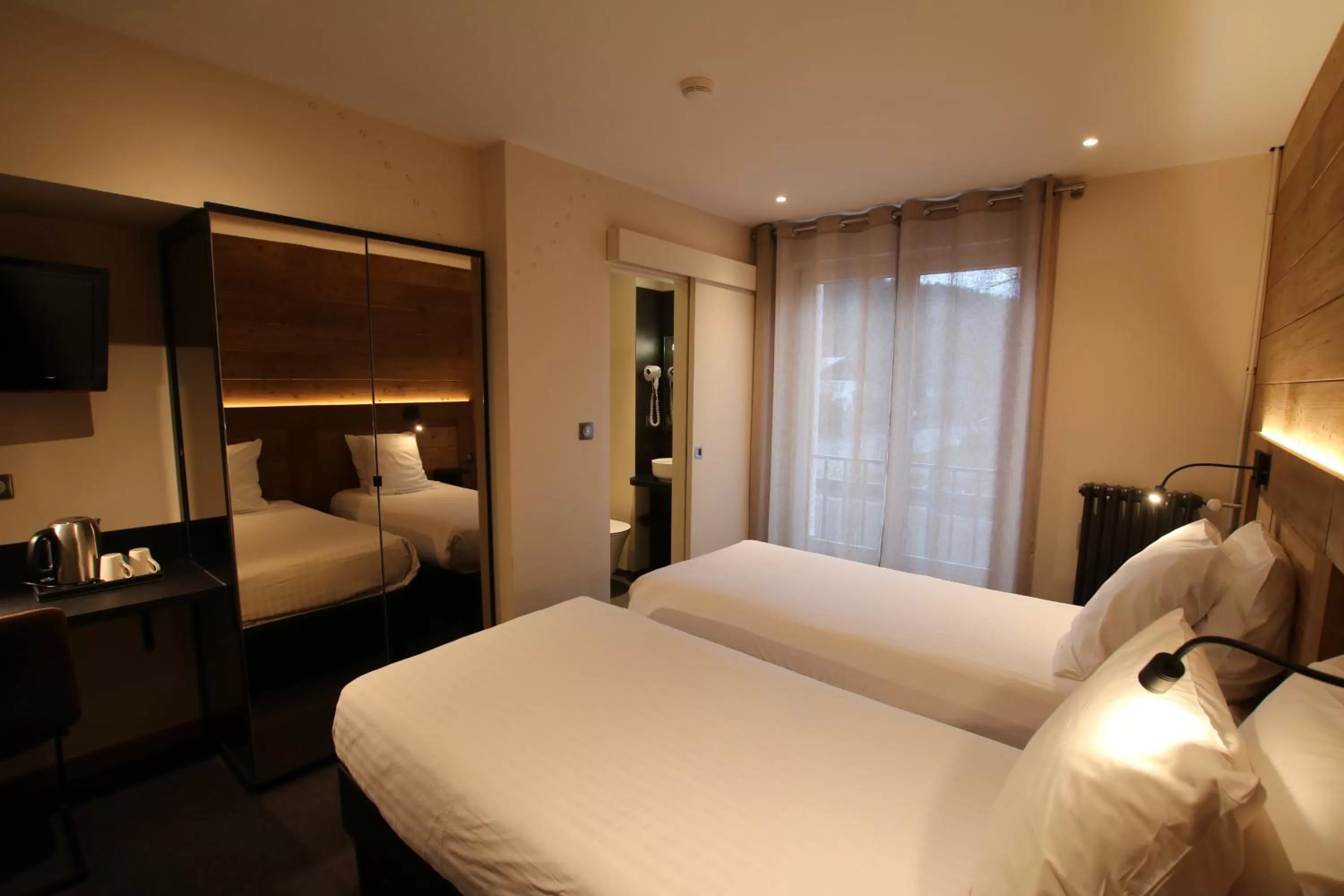 Photo of the whole room, Bed in Les Loges Du Parc