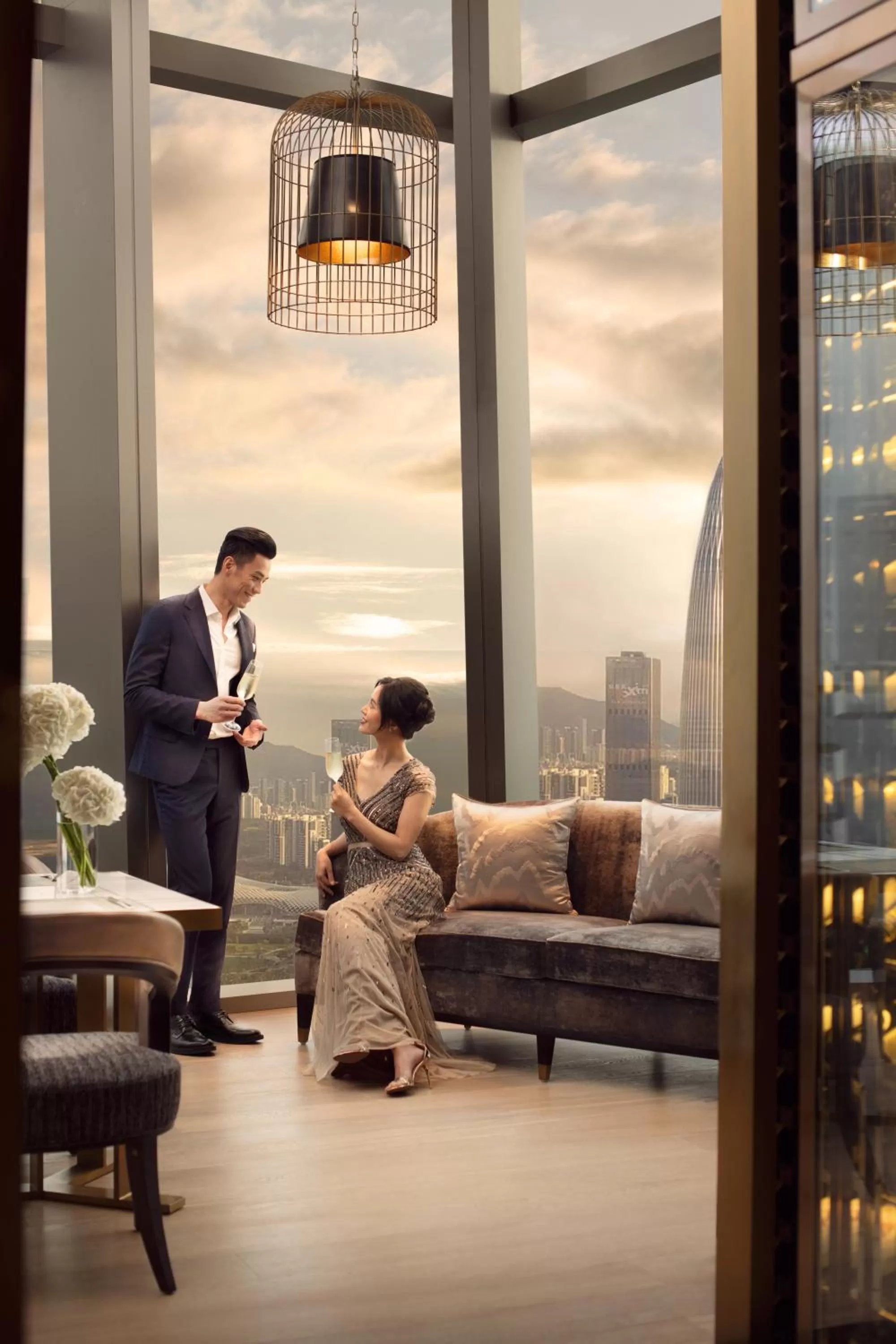 Restaurant/places to eat in Raffles Shenzhen, Situated in the heart of One Shenzhen Bay, Book Now to Enjoy Free Minibar and Happy Hour Privileges at Long Bar on 71F